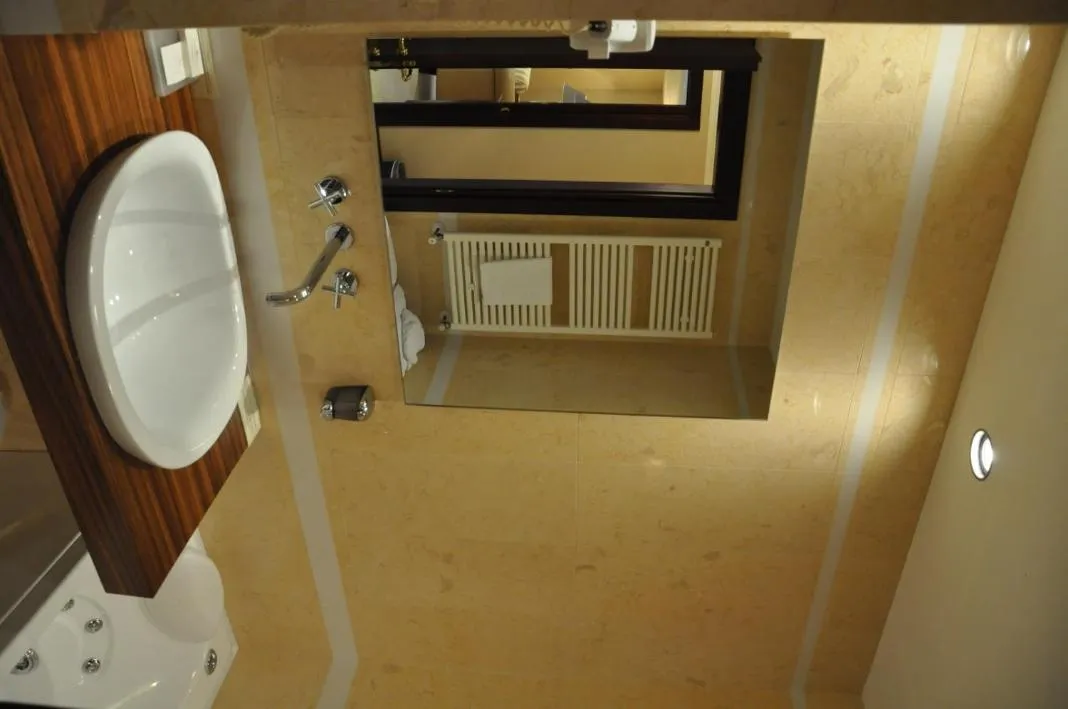 Toilet in Grand Hotel Olimpo