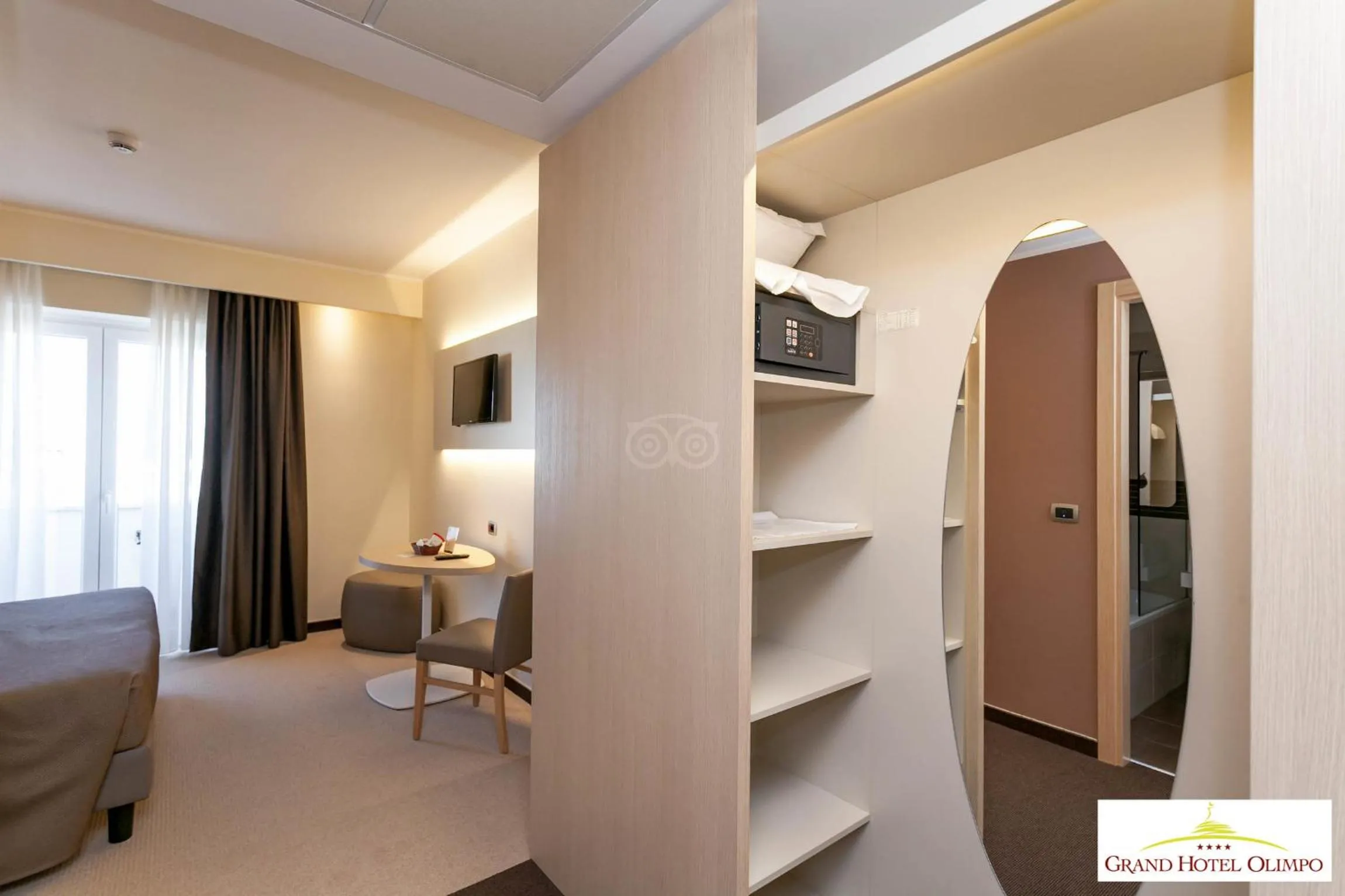 Bedroom, Bed in Grand Hotel Olimpo