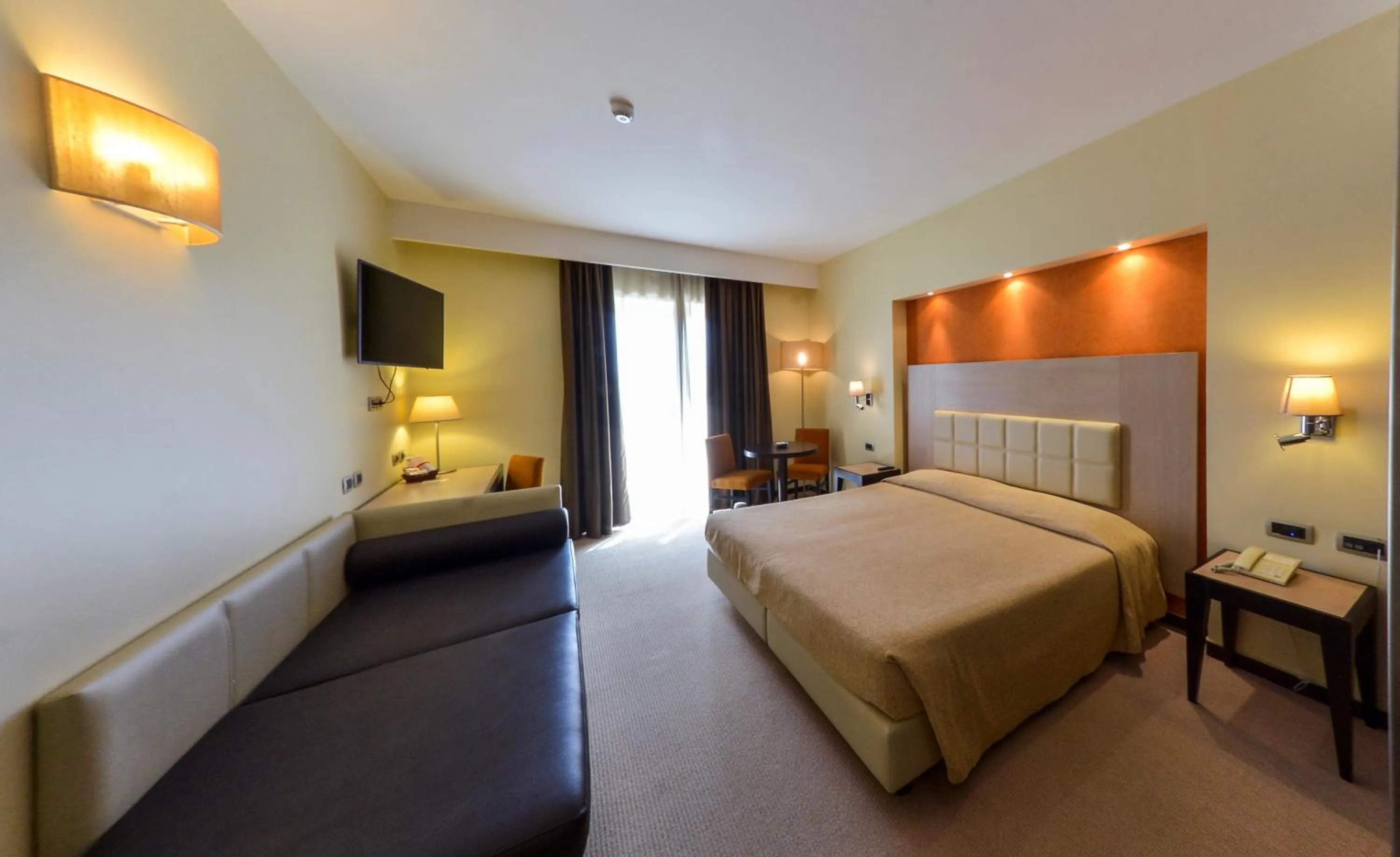 Photo of the whole room, Bed in Grand Hotel Olimpo