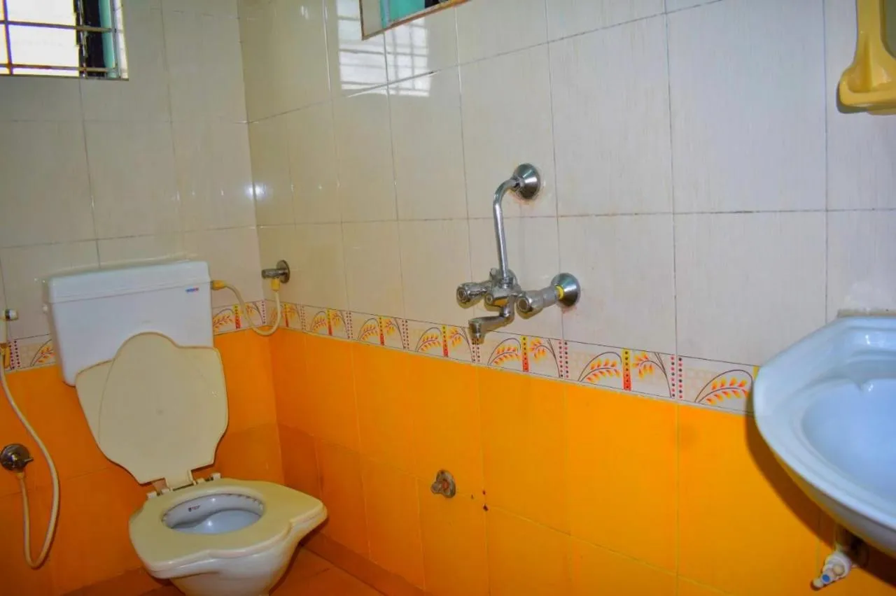 Toilet in Nature Inn Cottages