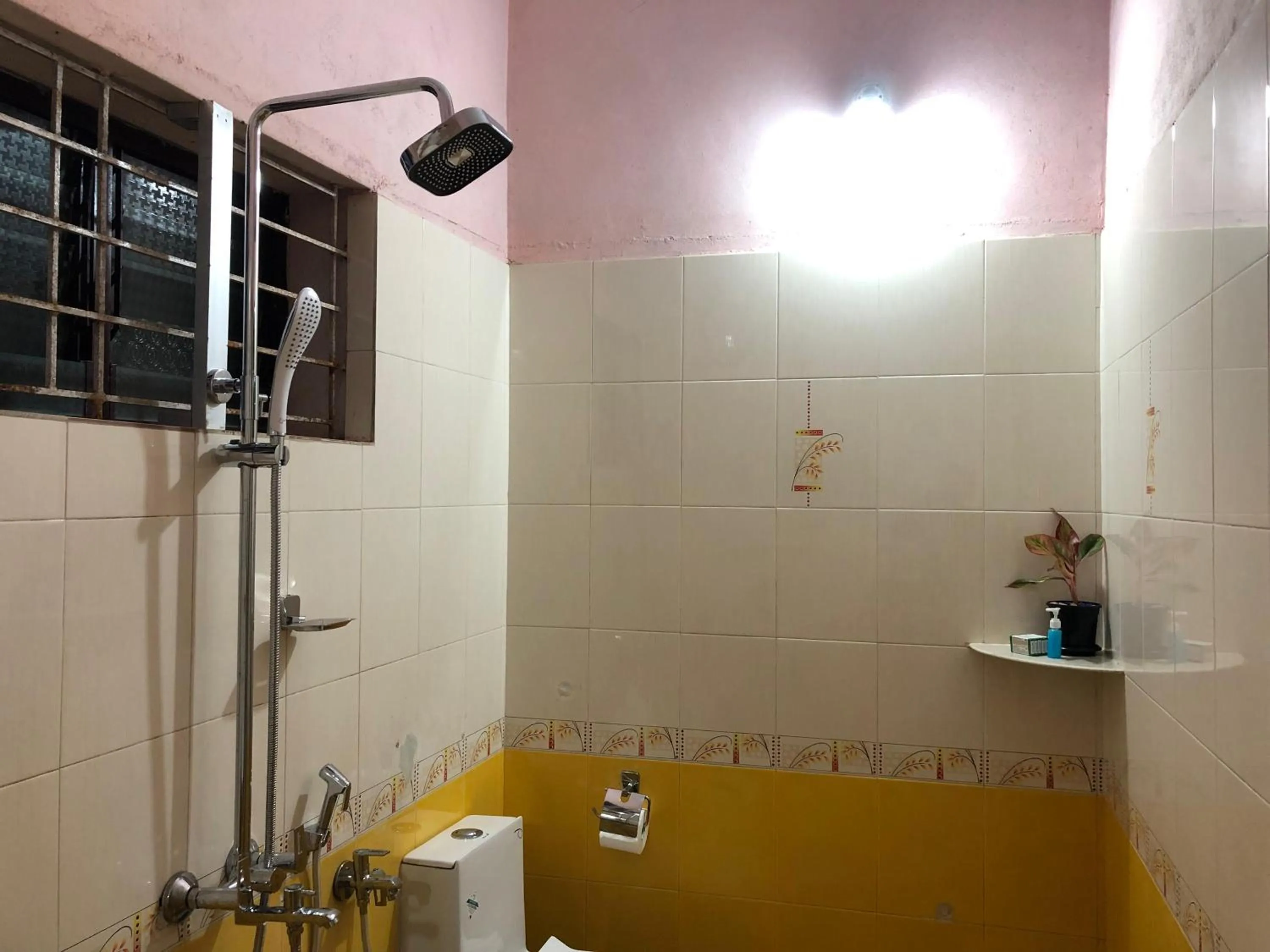 Shower in Nature Inn Cottages