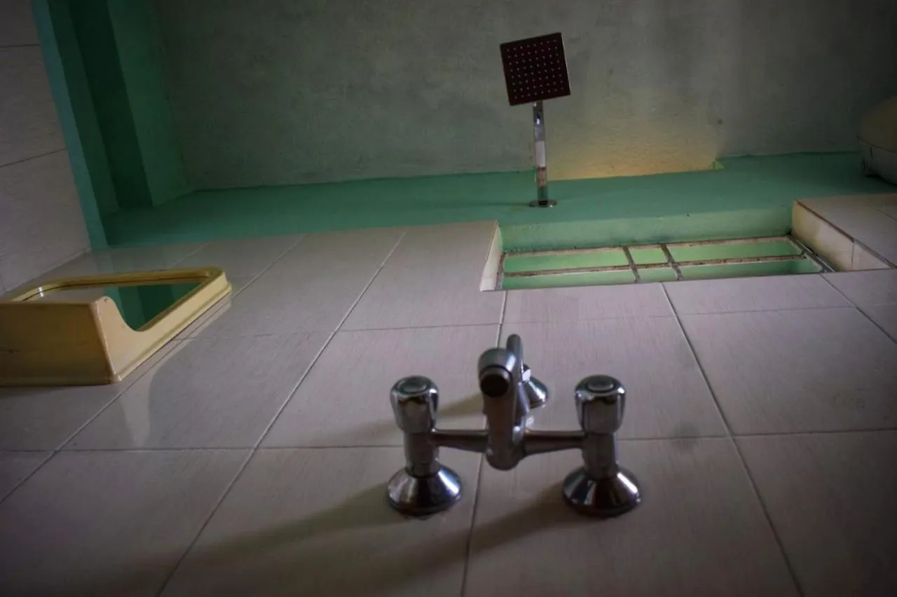 Shower in Nature Inn Cottages