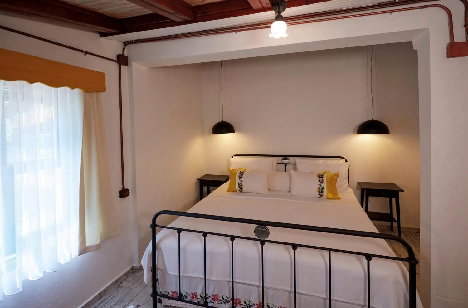 Bed in Dachas Cove Hotel