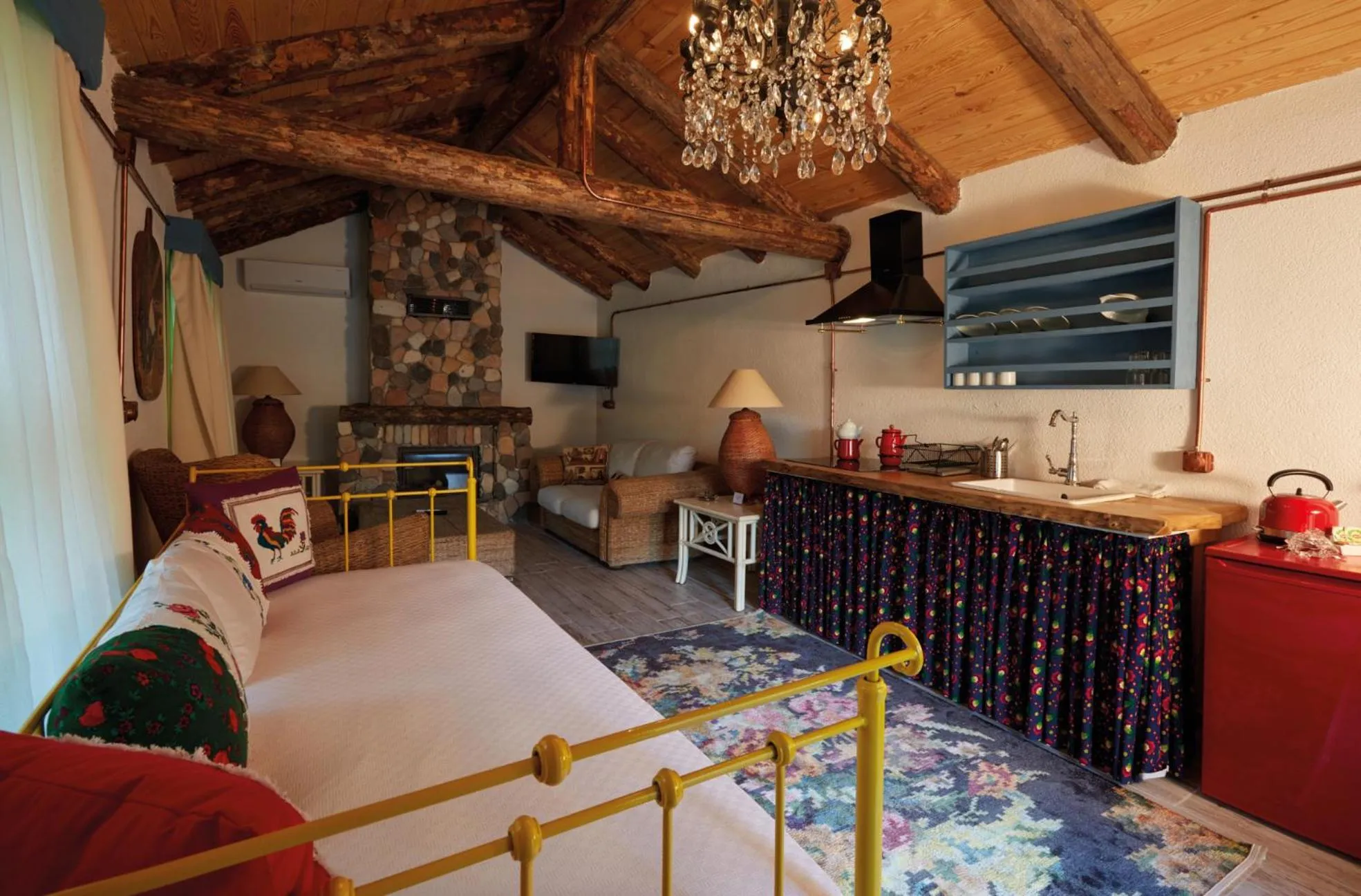 Kitchen or kitchenette in Dachas Cove Hotel