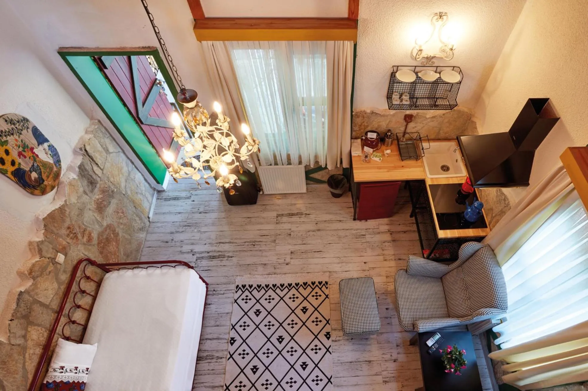 Communal lounge/ TV room in Dachas Cove Hotel