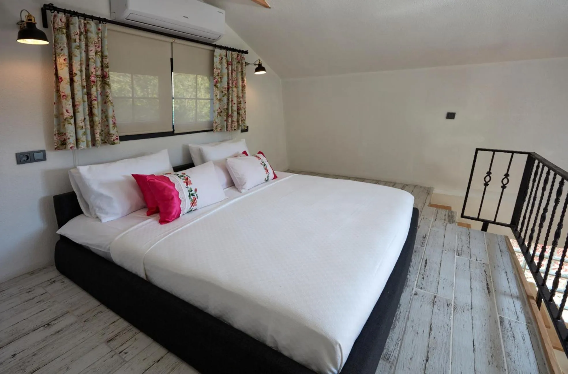 Bed in Dachas Cove Hotel