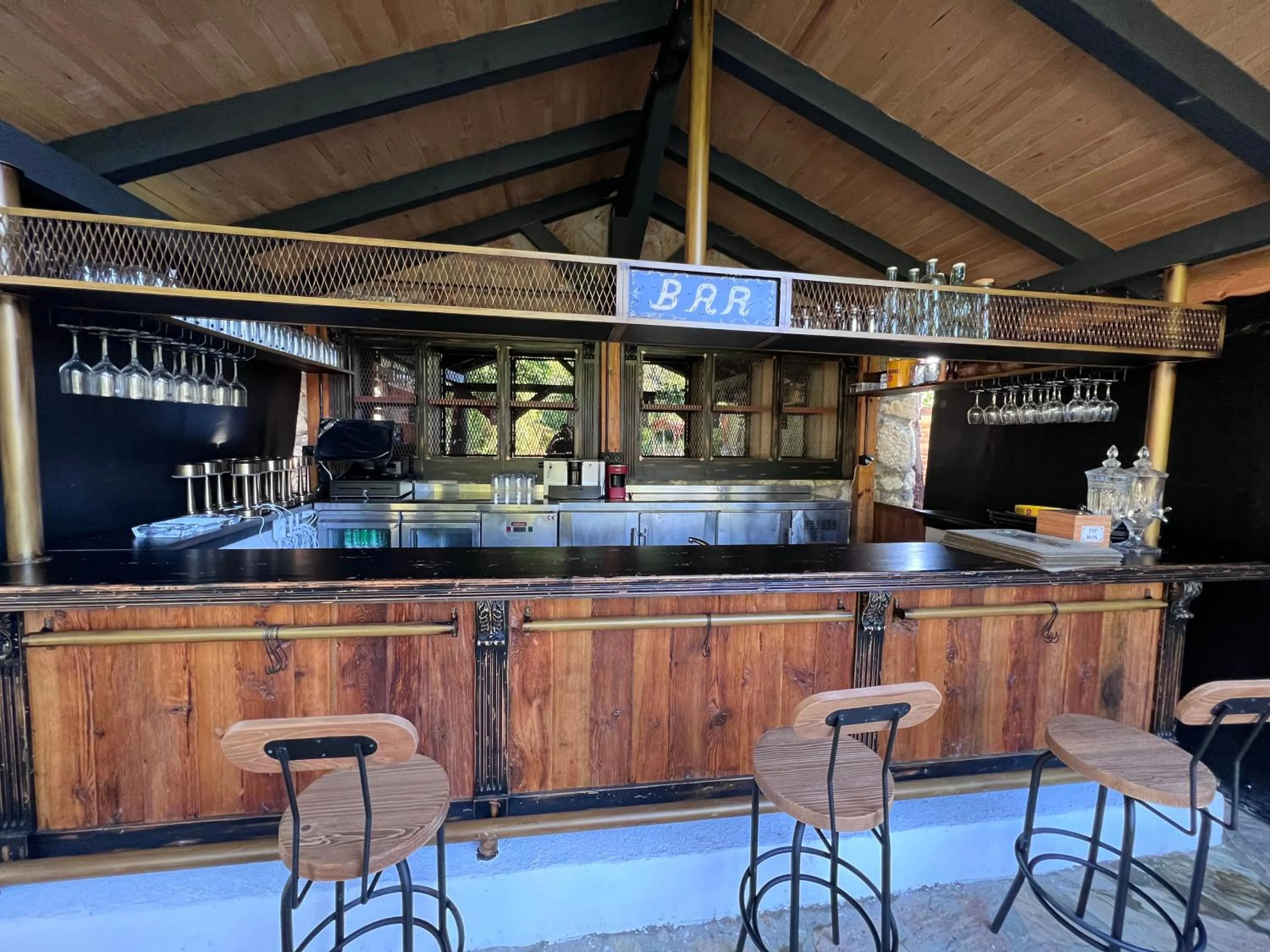 Lounge or bar in Dachas Cove Hotel