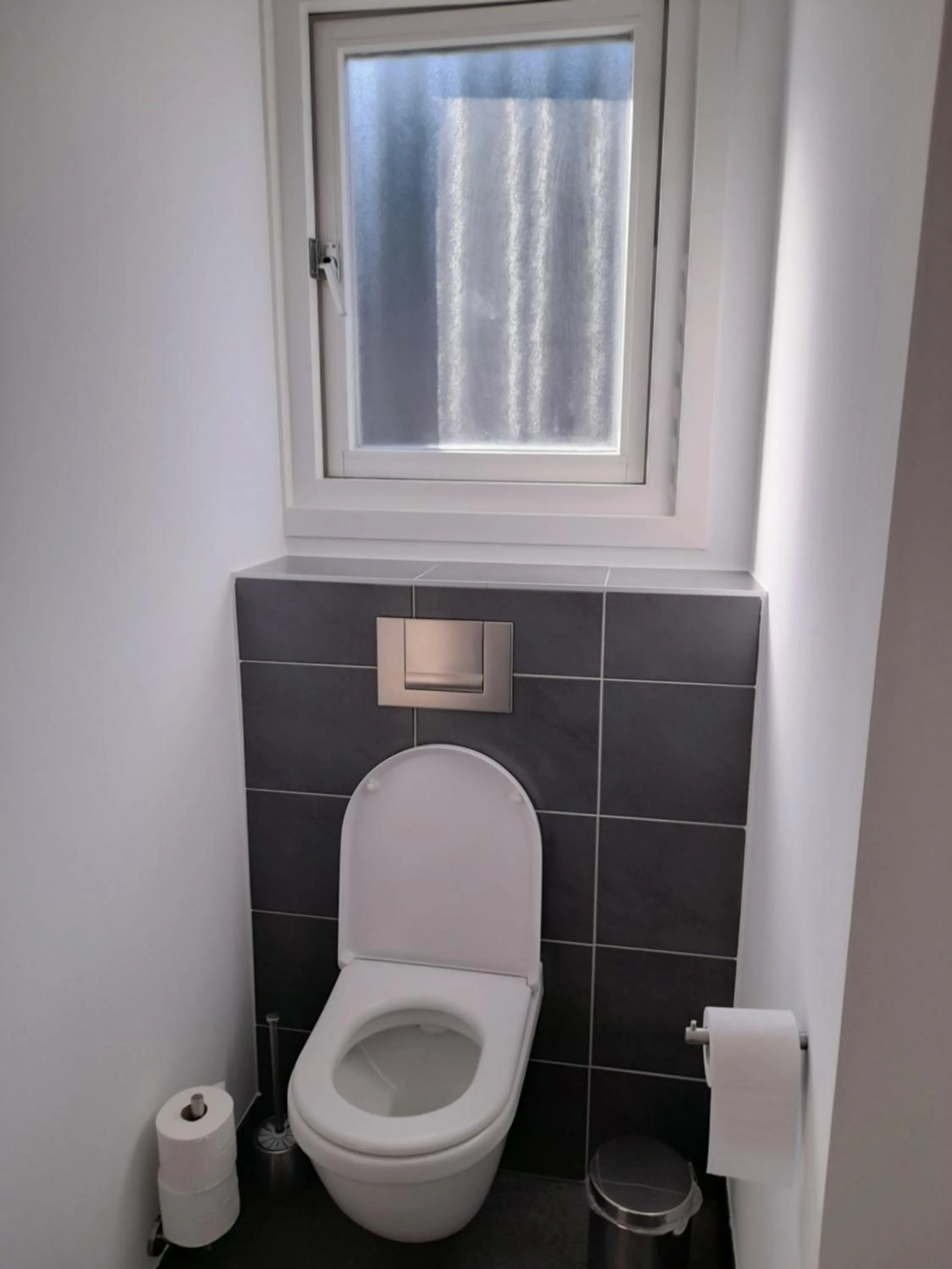 Toilet in B&B tRust