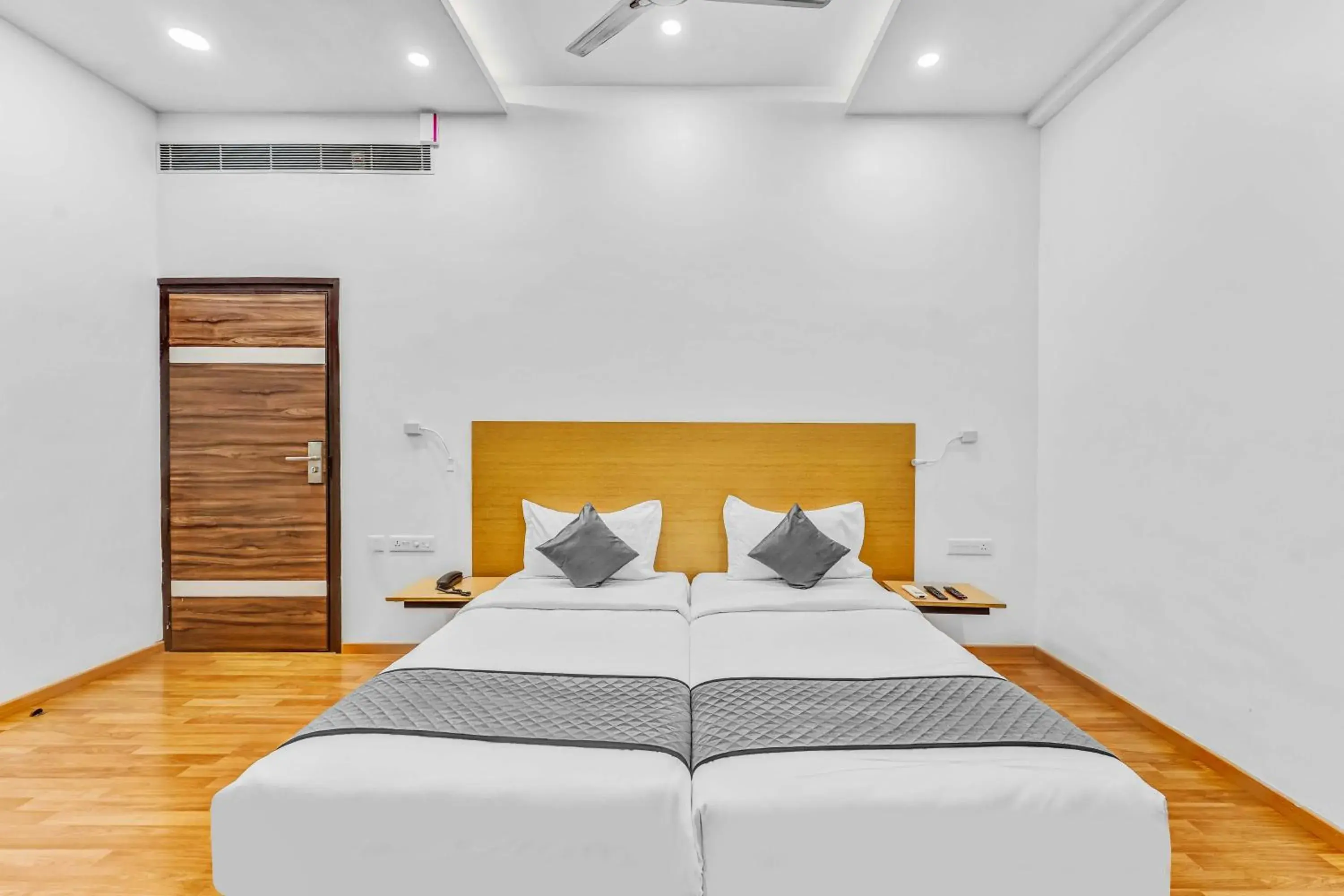 Twin Room - single occupancy in UPAR Hotels - T Nagar Twin Room - single occupancy in UPAR Hotels - T Nagar