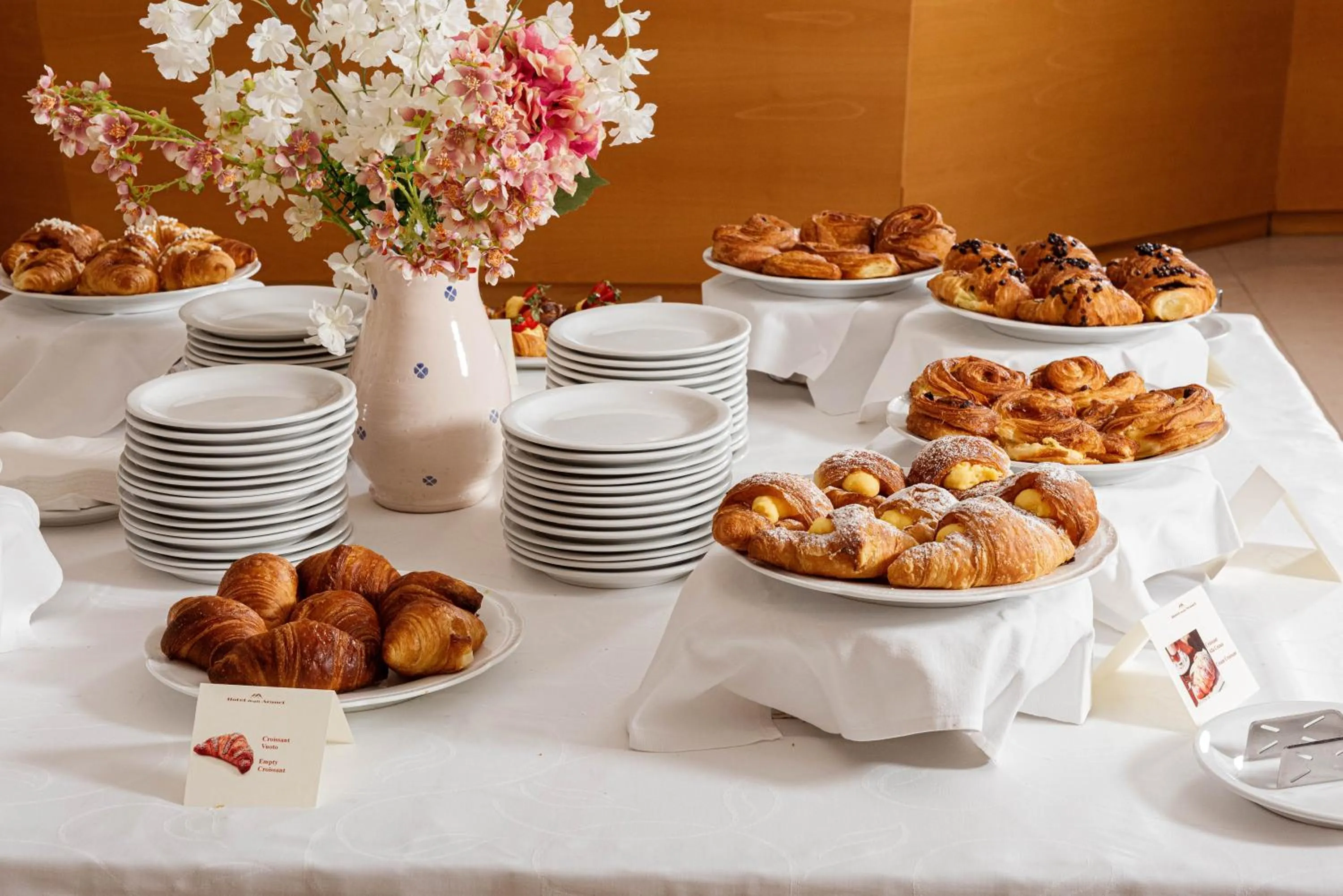 Restaurant/places to eat in Hotel Degli Aranci