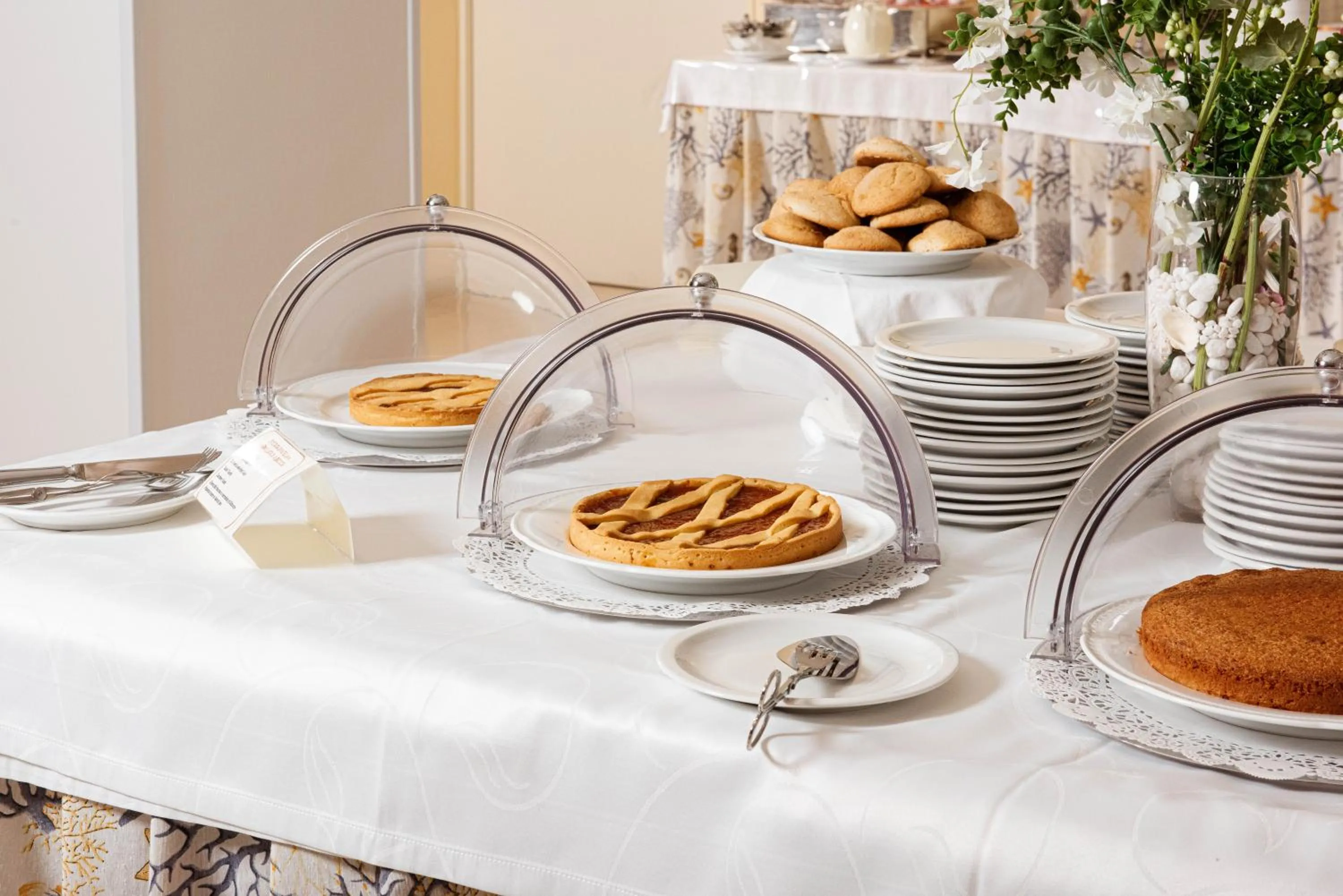 Restaurant/places to eat in Hotel Degli Aranci