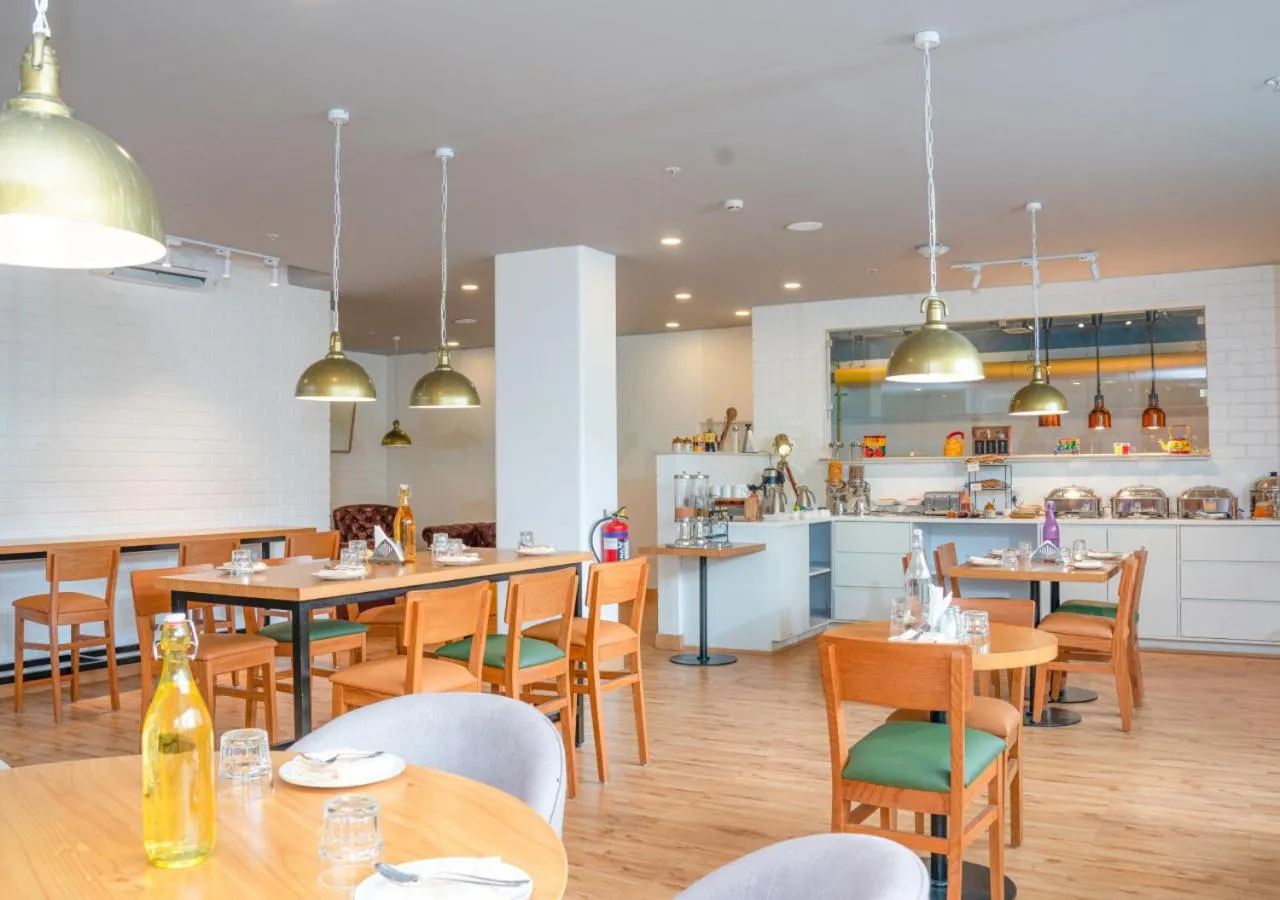 Restaurant/places to eat in Bloom Hotel - Brookefield