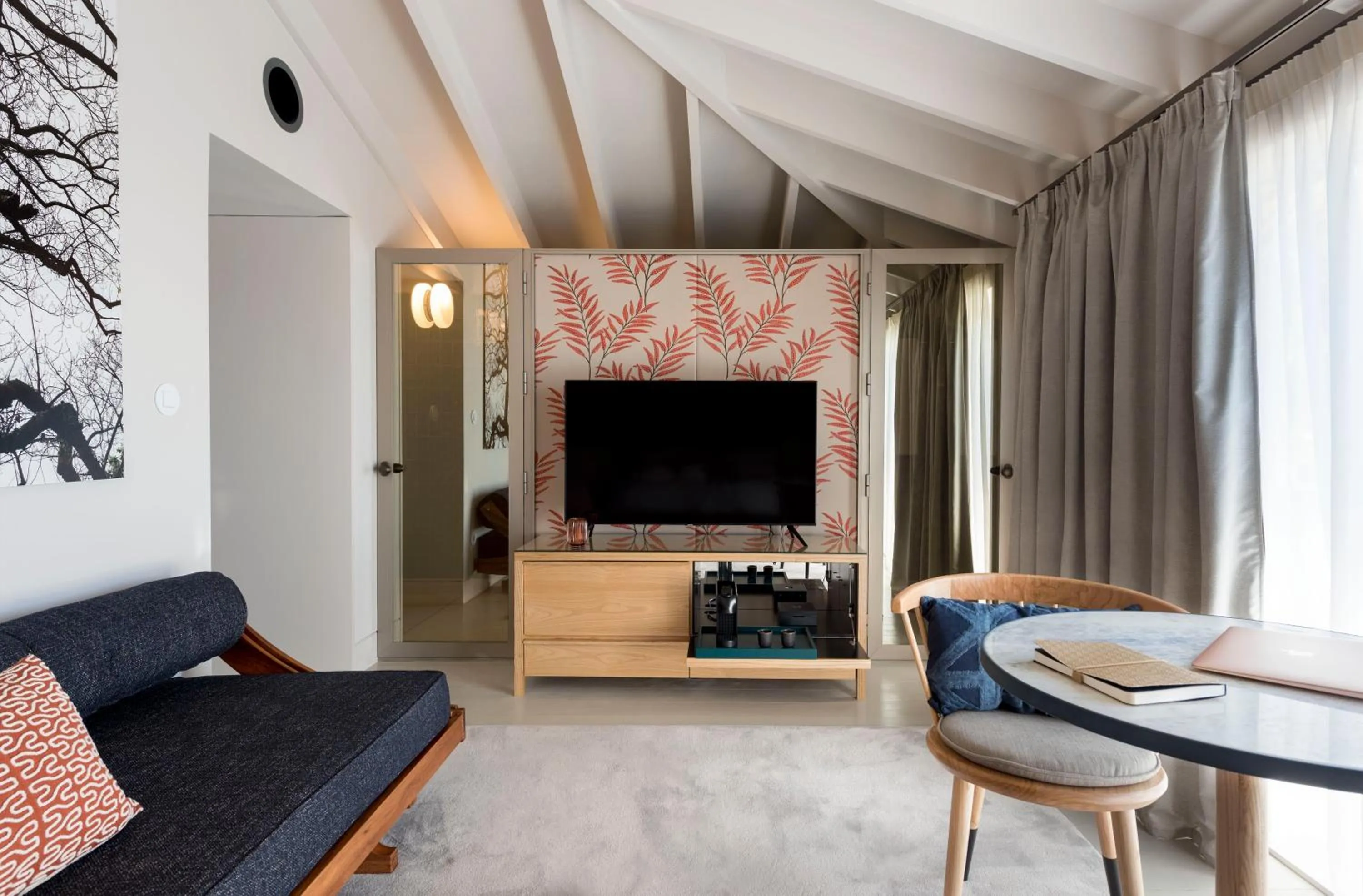 TV and multimedia in Jardins do Porto - by Unlock Hotels