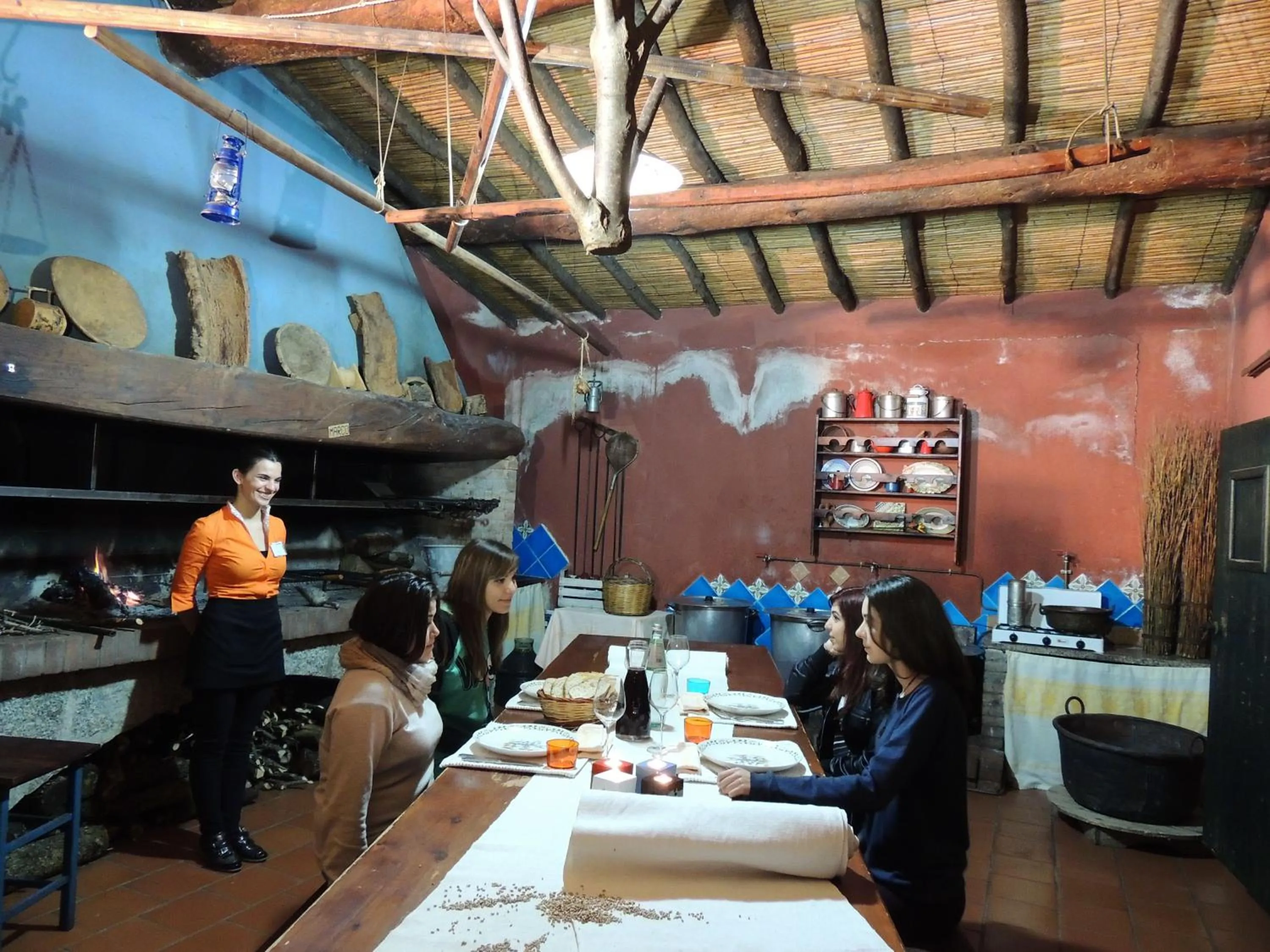 Restaurant/places to eat in Hotel Su Lithu