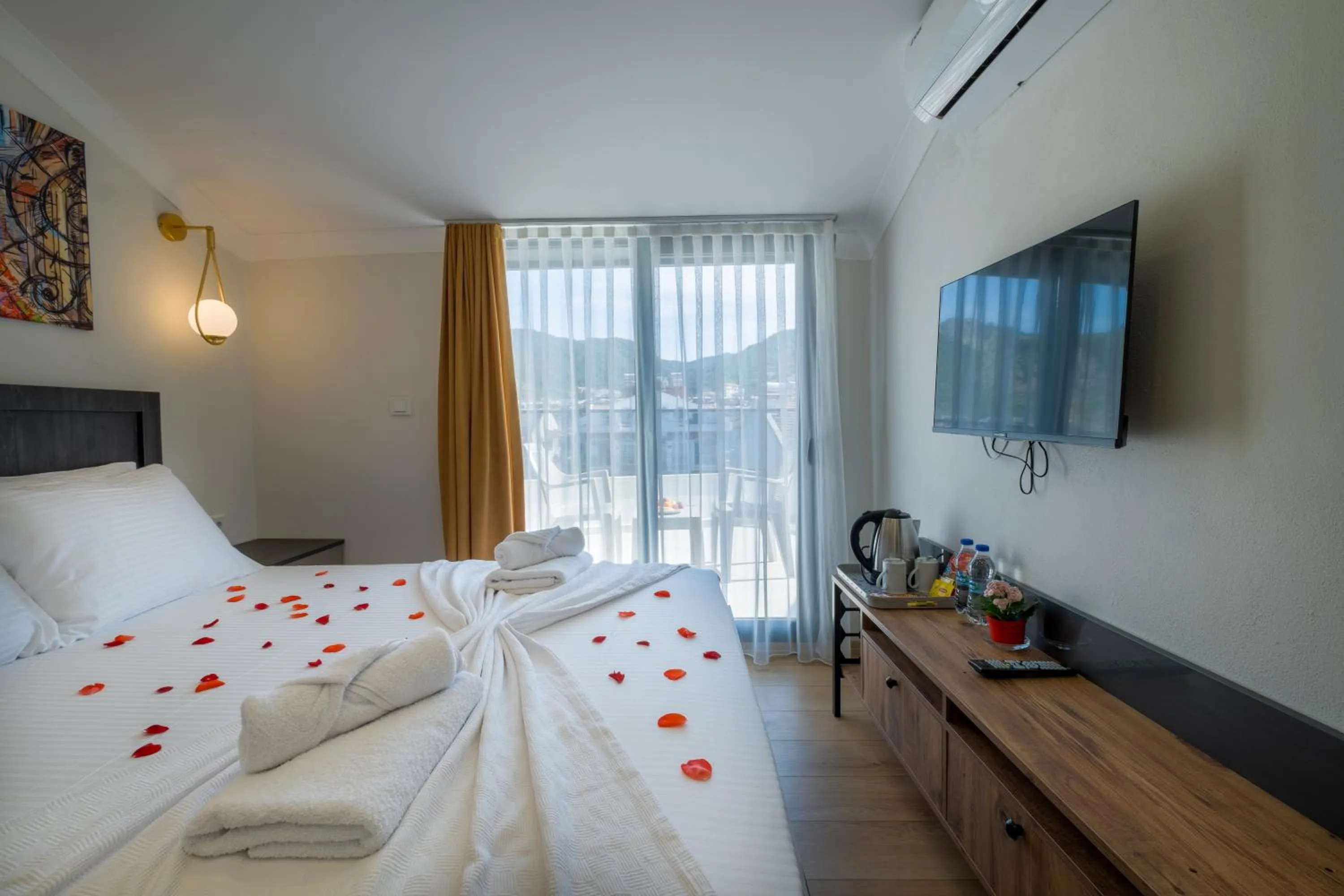 Photo of the whole room, Bed in Tanrise City House