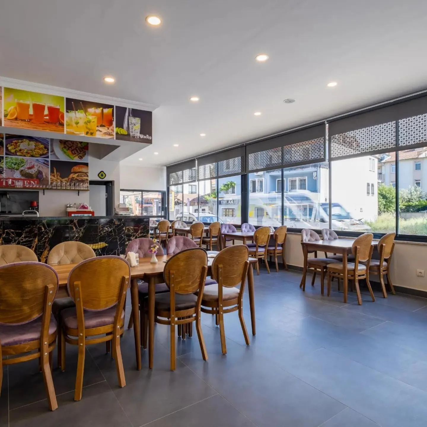 Restaurant/places to eat in Tanrise City House