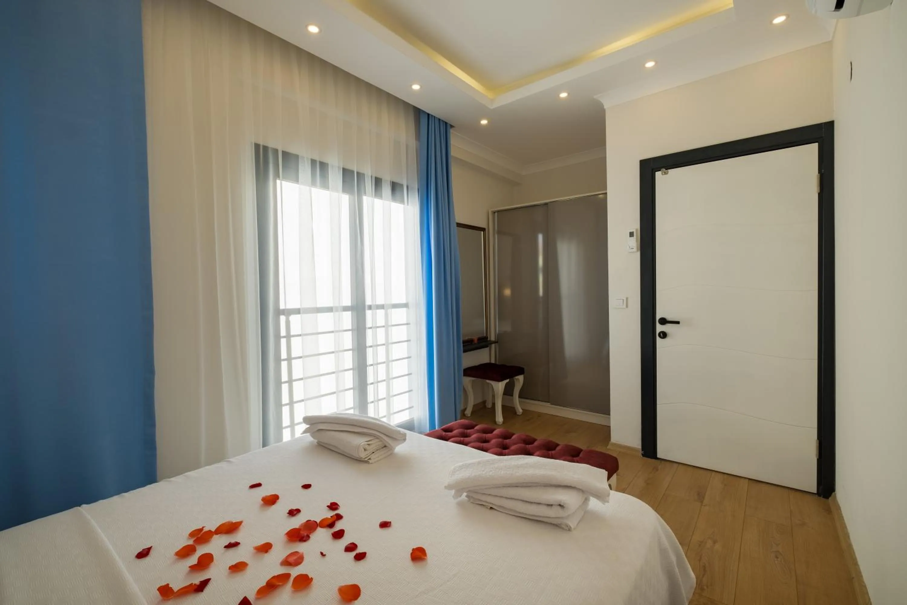 Photo of the whole room, Bed in Tanrise City House