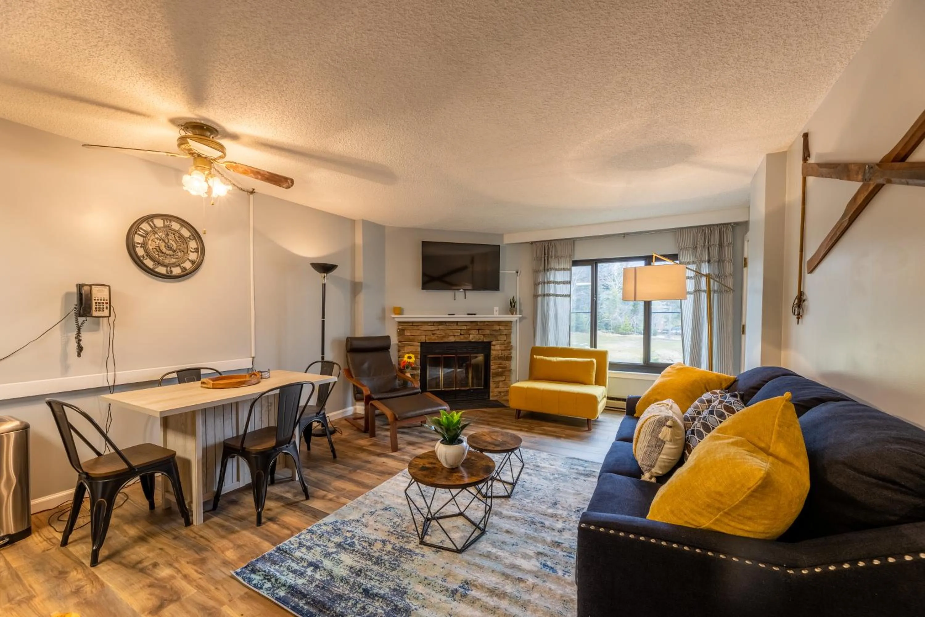 Living room in Snowshoe Ski-in & Ski-out at Silvercreek Resort - Family friendly, jacuzzi, hot tub, mountain views