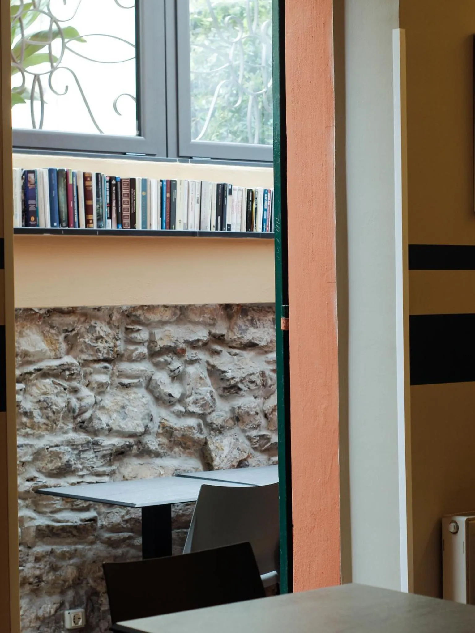 Library in La Camogliese Hotel B&B