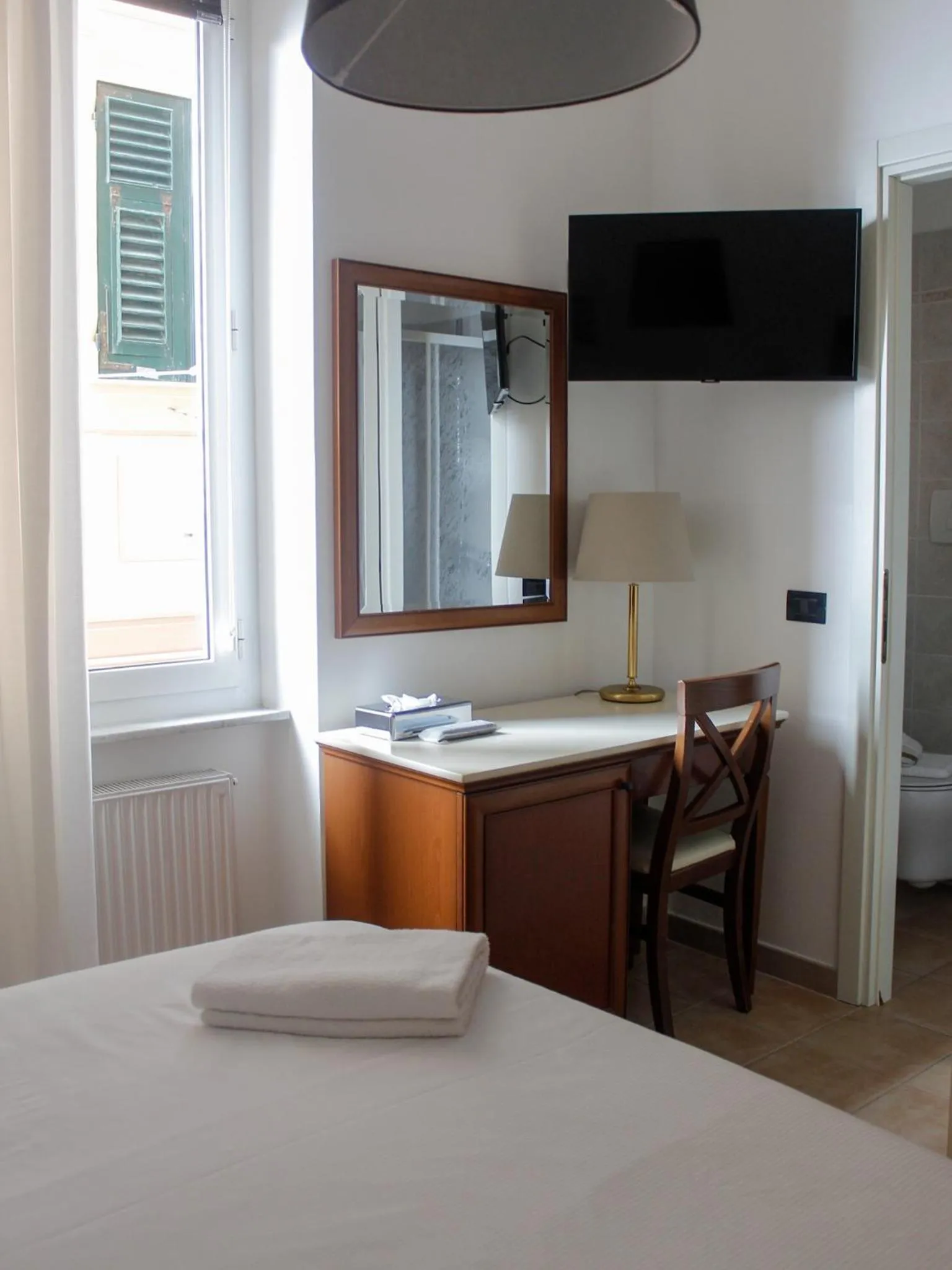 Photo of the whole room, Bed in La Camogliese Hotel B&B