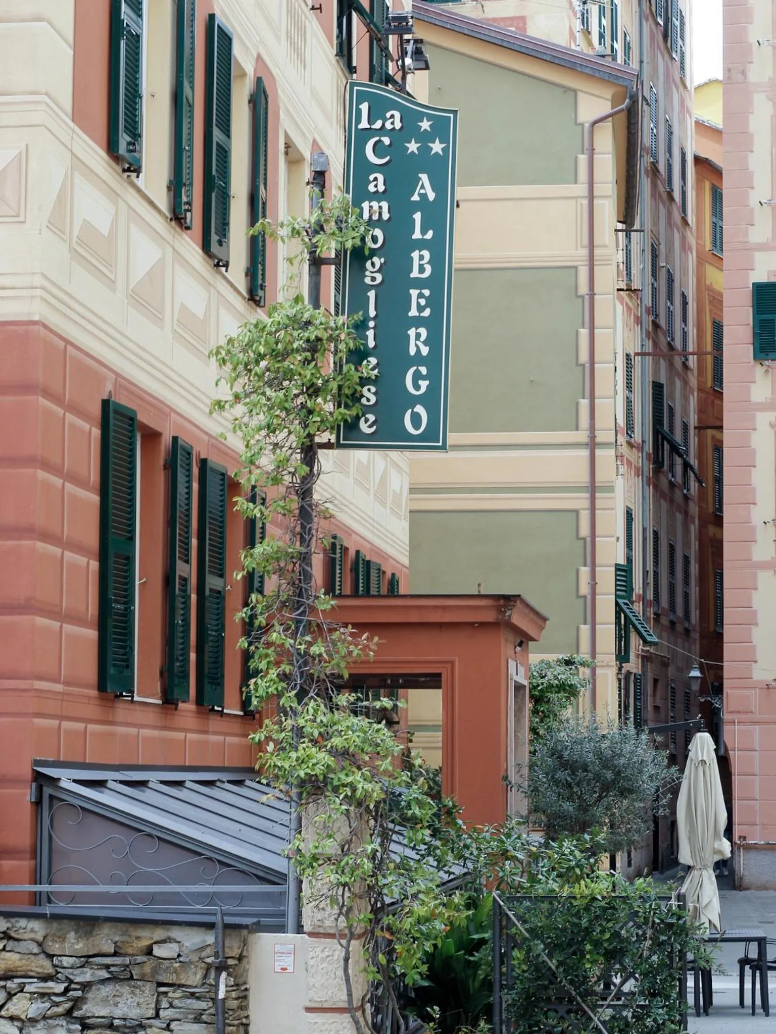 Property building in La Camogliese Hotel B&B