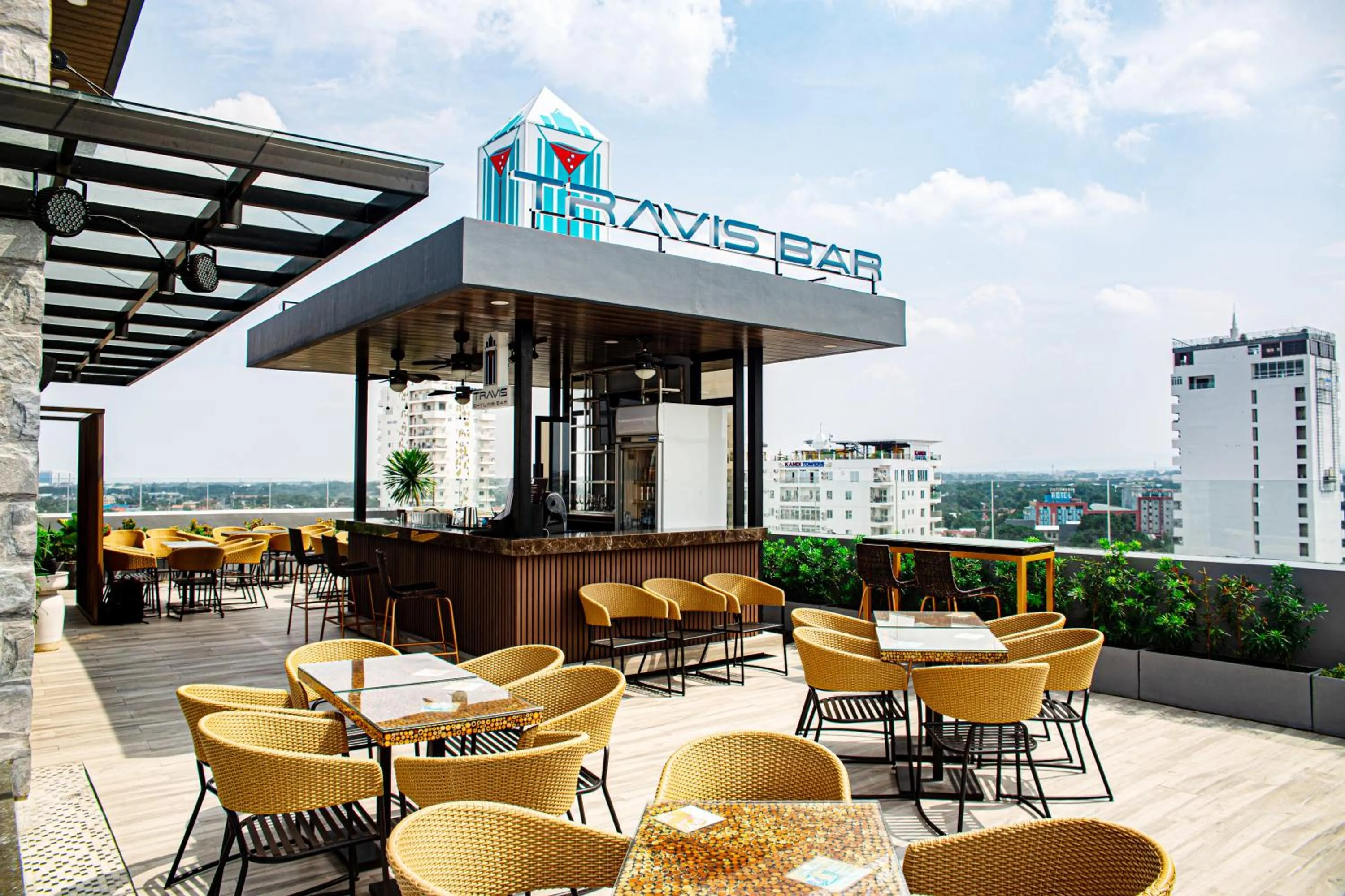 Property building in El Vistra Hotel Angeles