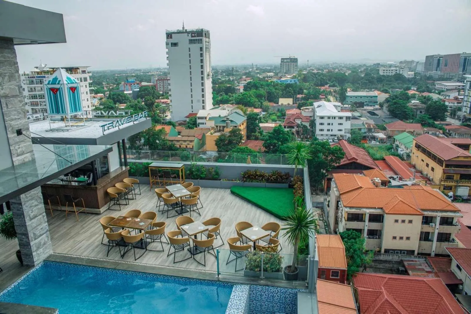 Property building in El Vistra Hotel Angeles