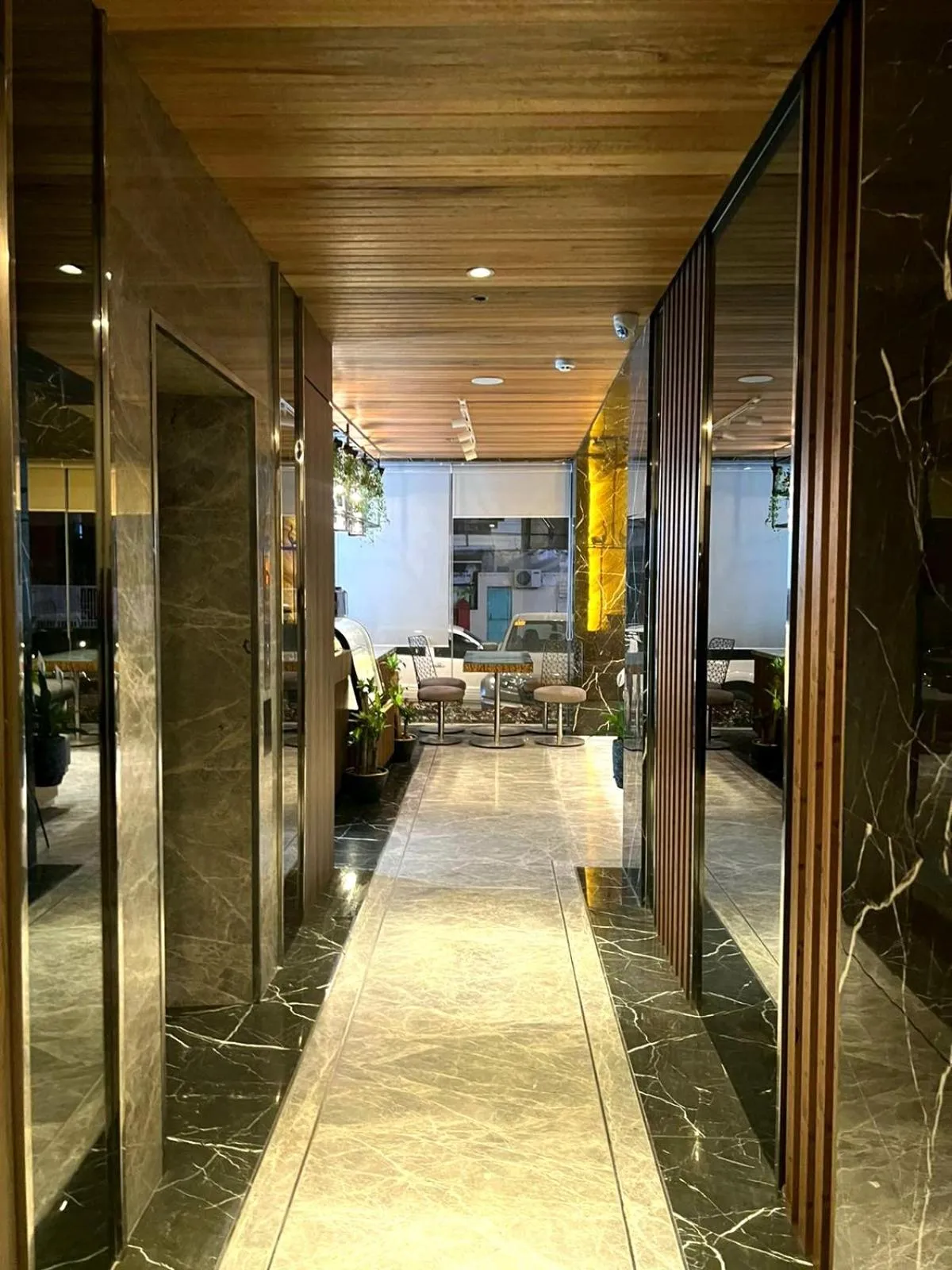 Living room in El Vistra Hotel Angeles