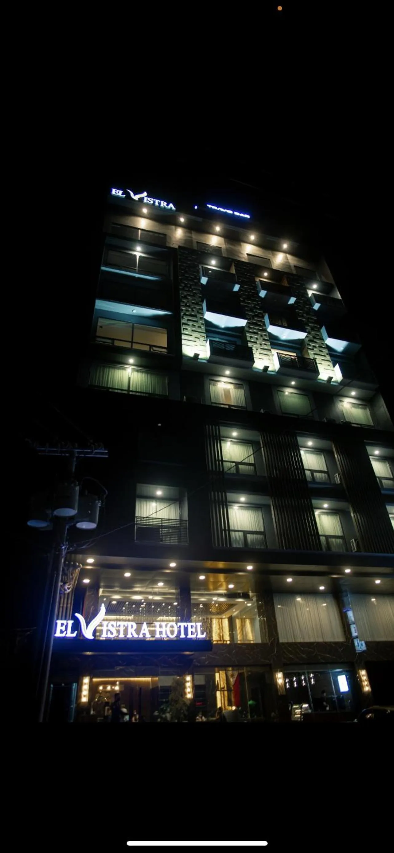 Property building in El Vistra Hotel Angeles