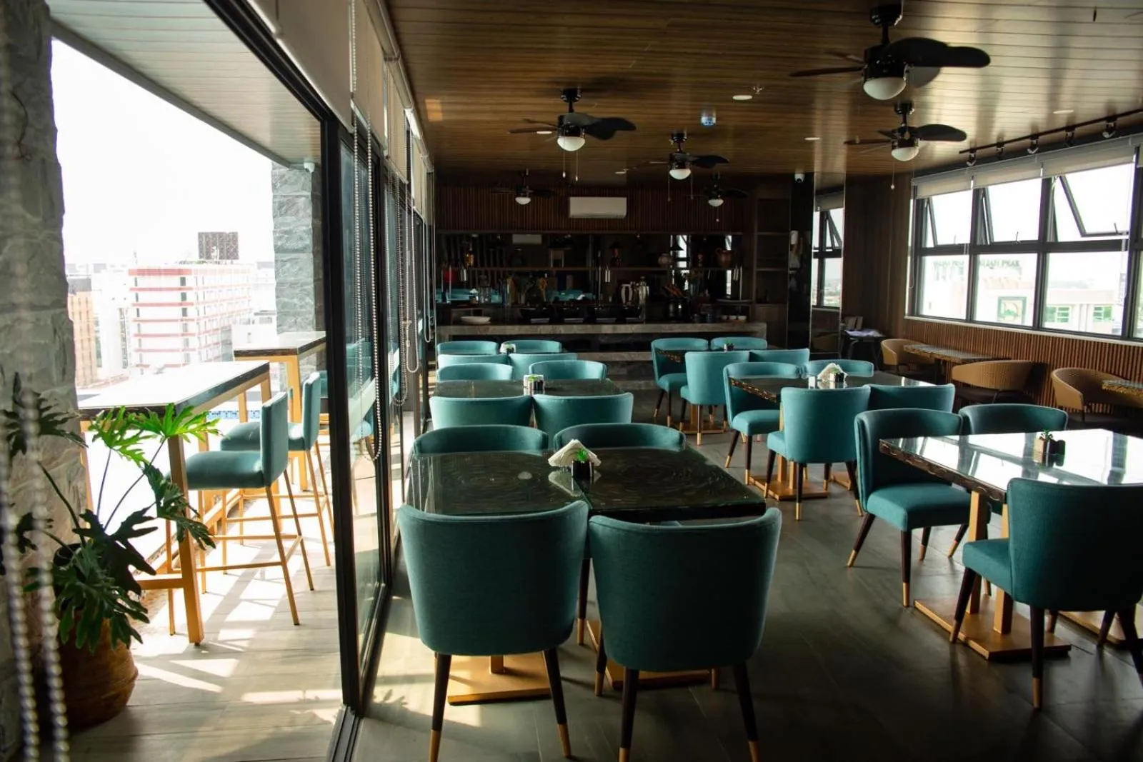 Restaurant/places to eat in El Vistra Hotel Angeles