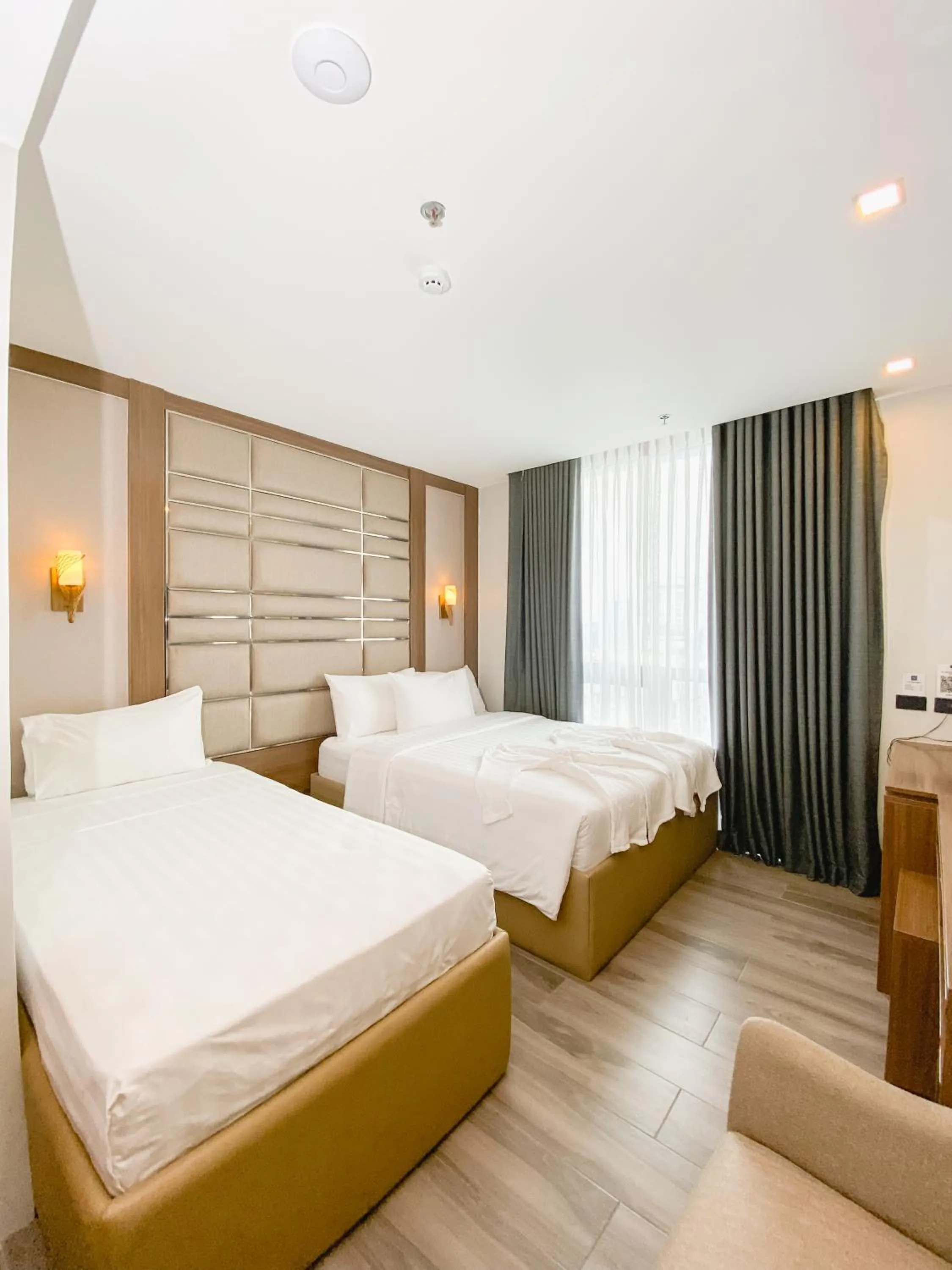 Bed in El Vistra Hotel Angeles