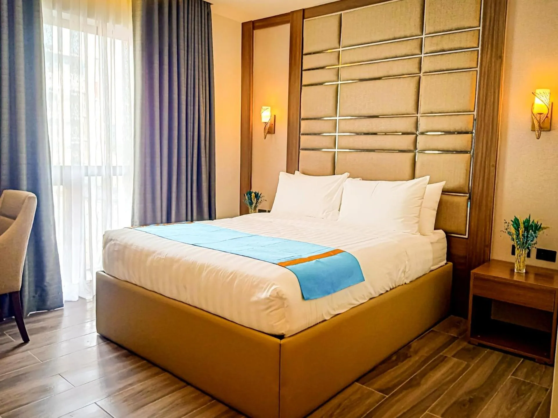 Bed in El Vistra Hotel Angeles