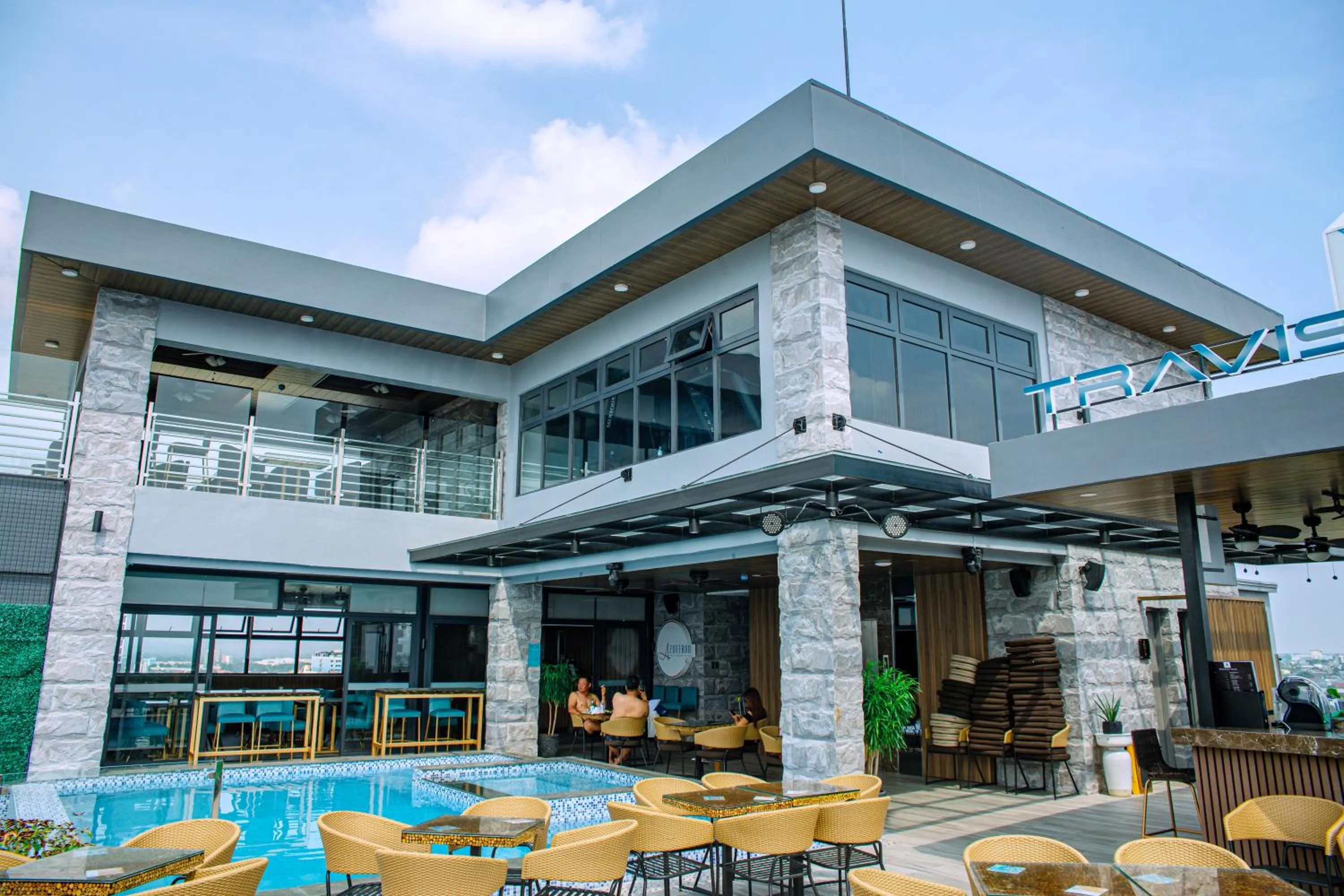 Property building in El Vistra Hotel Angeles