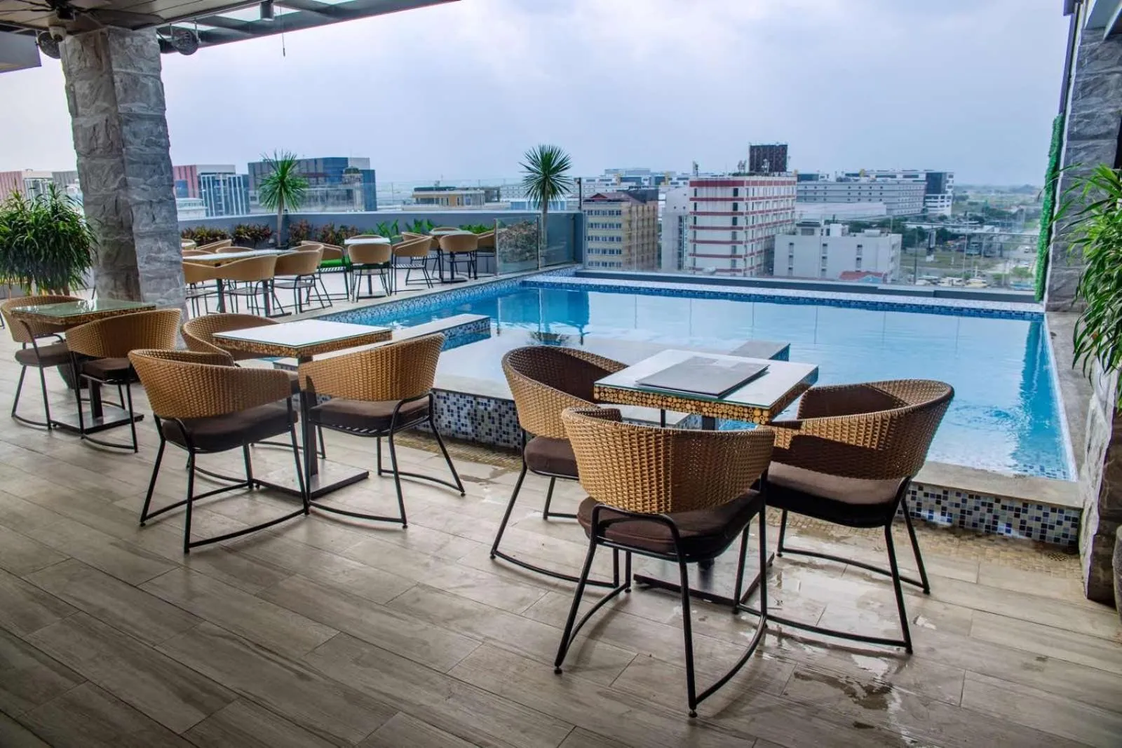 Patio in El Vistra Hotel Angeles