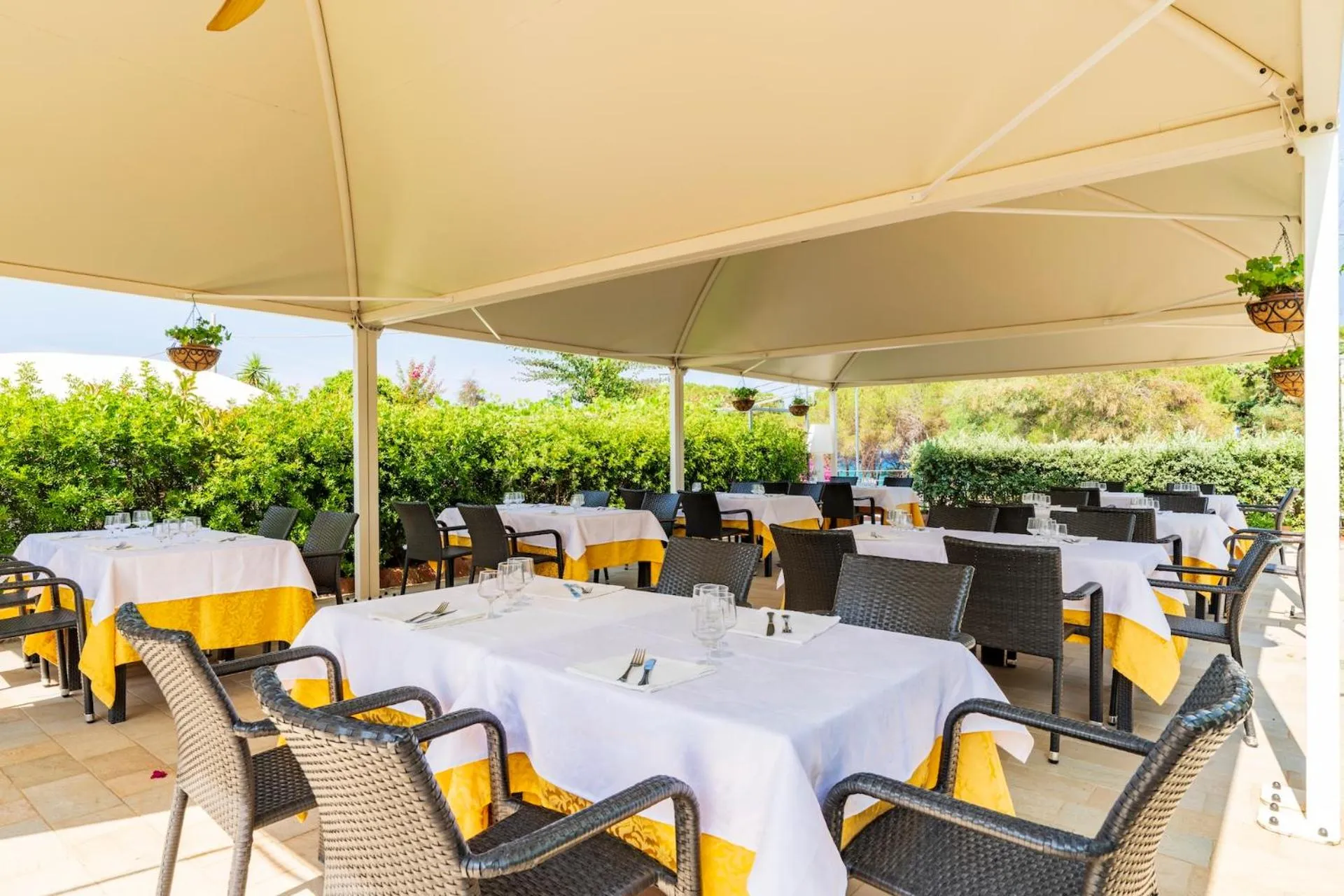 Restaurant/places to eat in Domus De Janas Sul Mare