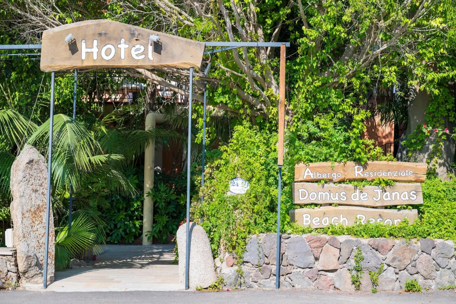 Property building in Domus De Janas Sul Mare