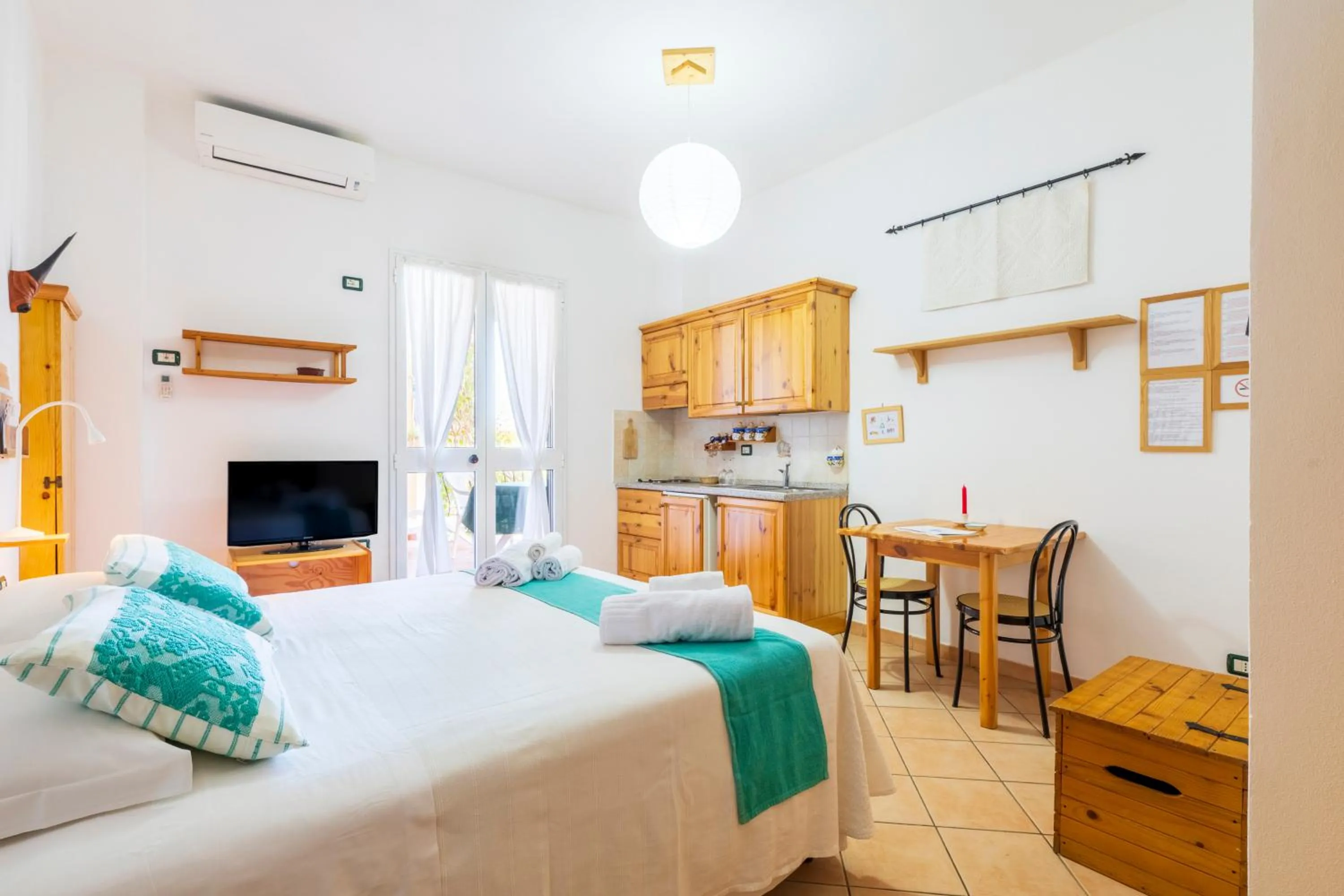 Bed in Domus De Janas Sul Mare