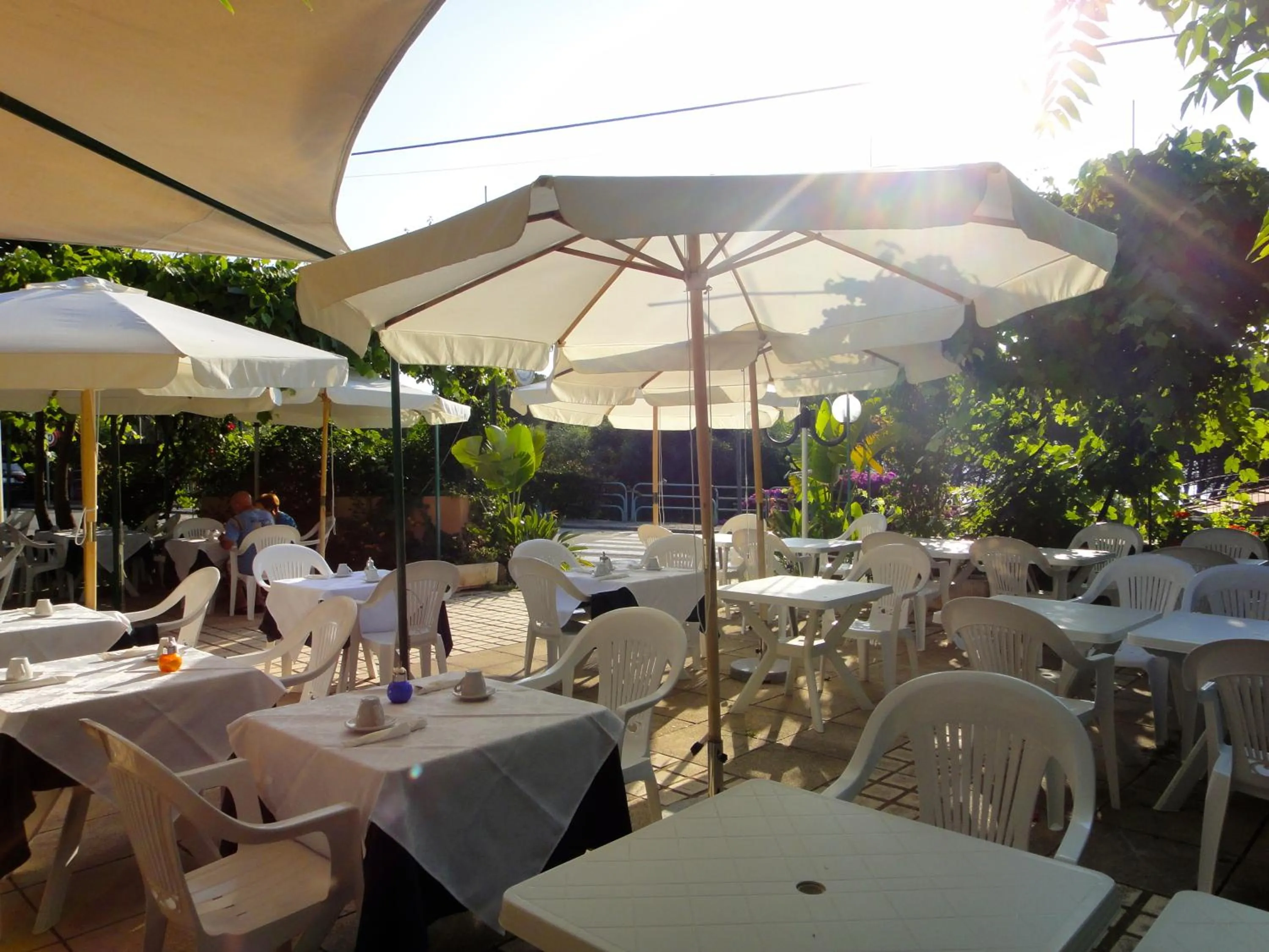 Restaurant/places to eat in Domus De Janas Sul Mare