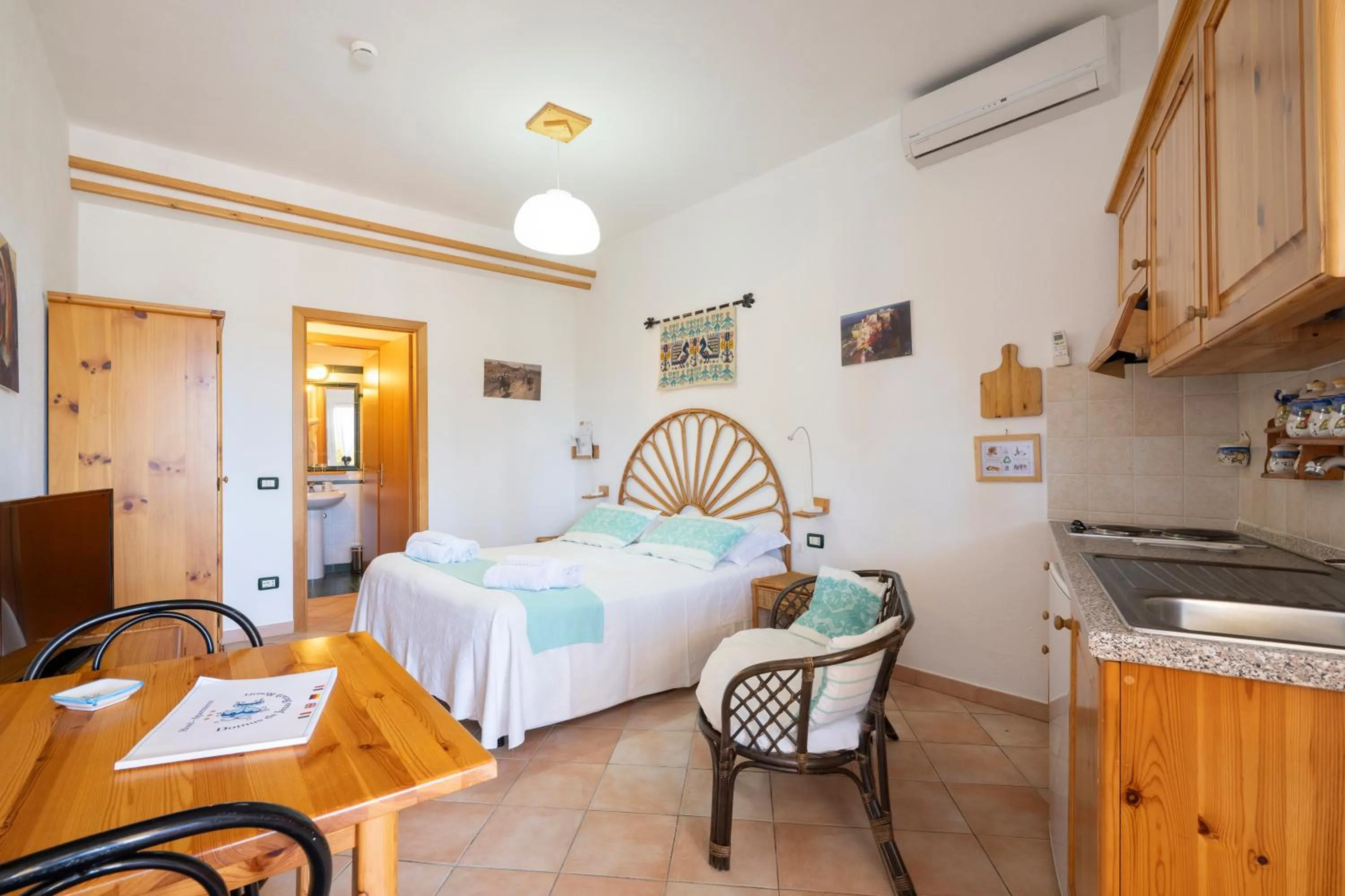 Bed in Domus De Janas Sul Mare