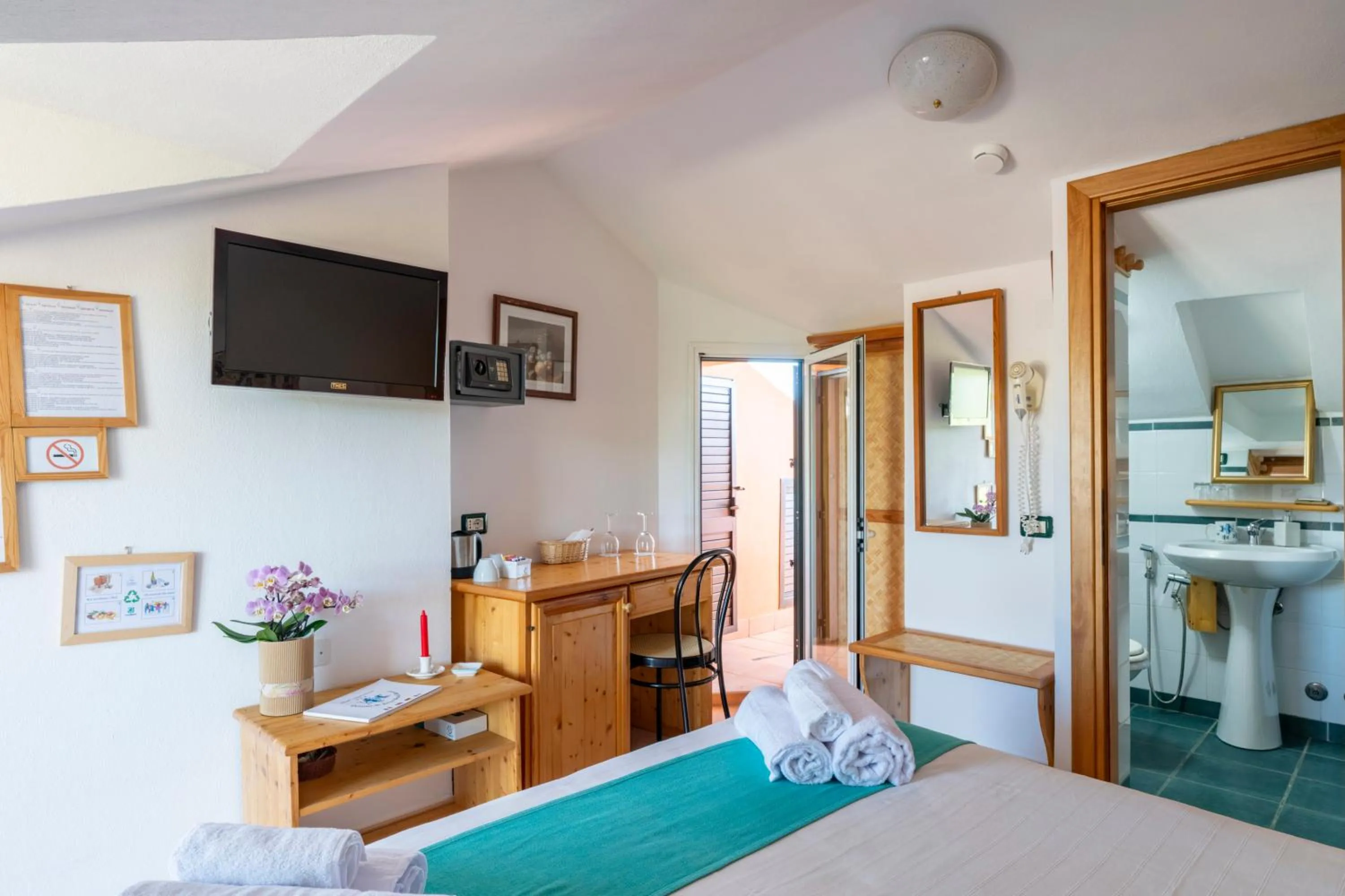 Bed in Domus De Janas Sul Mare