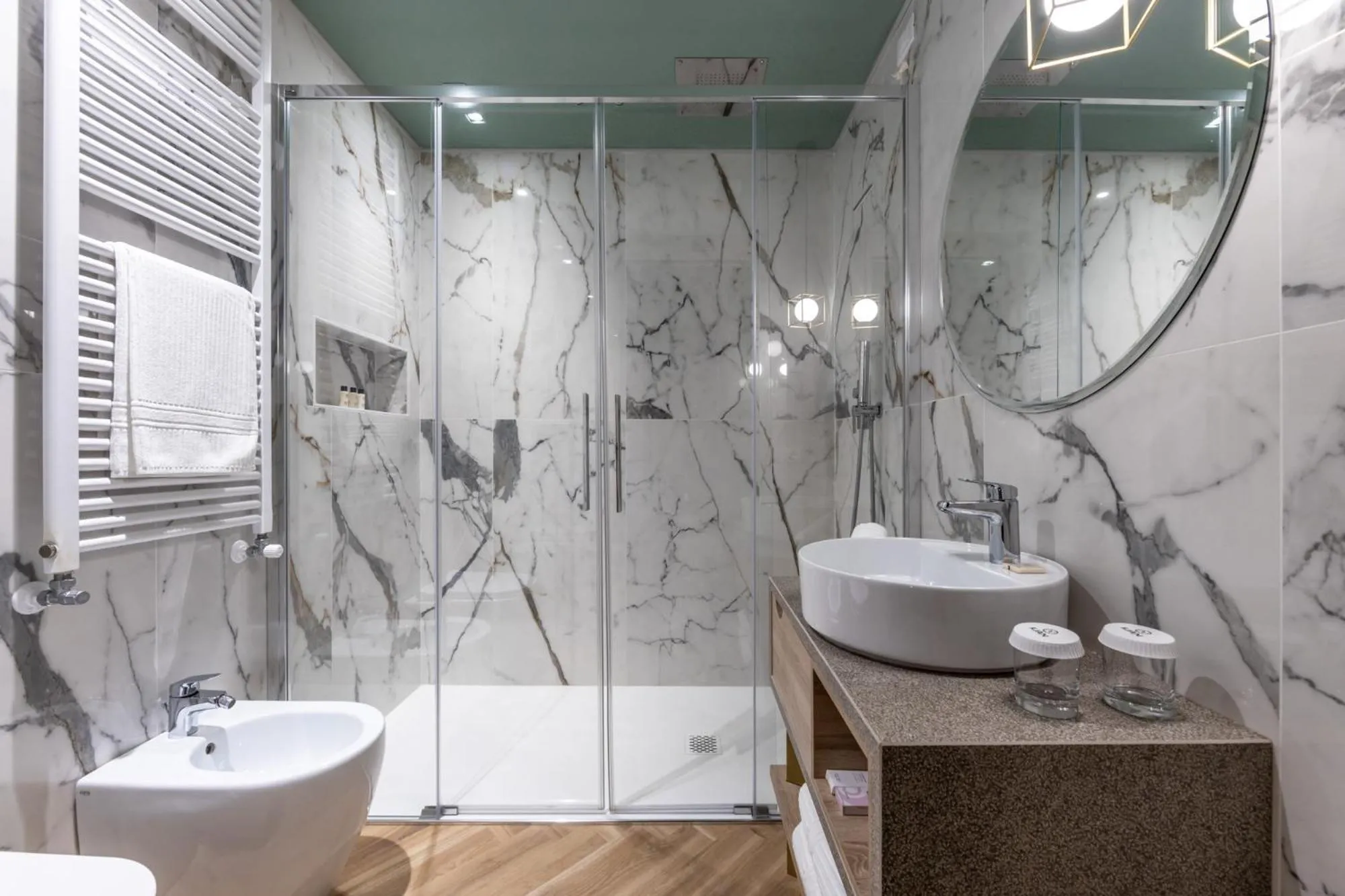 Bathroom in Salus Smart & Chic Hotel