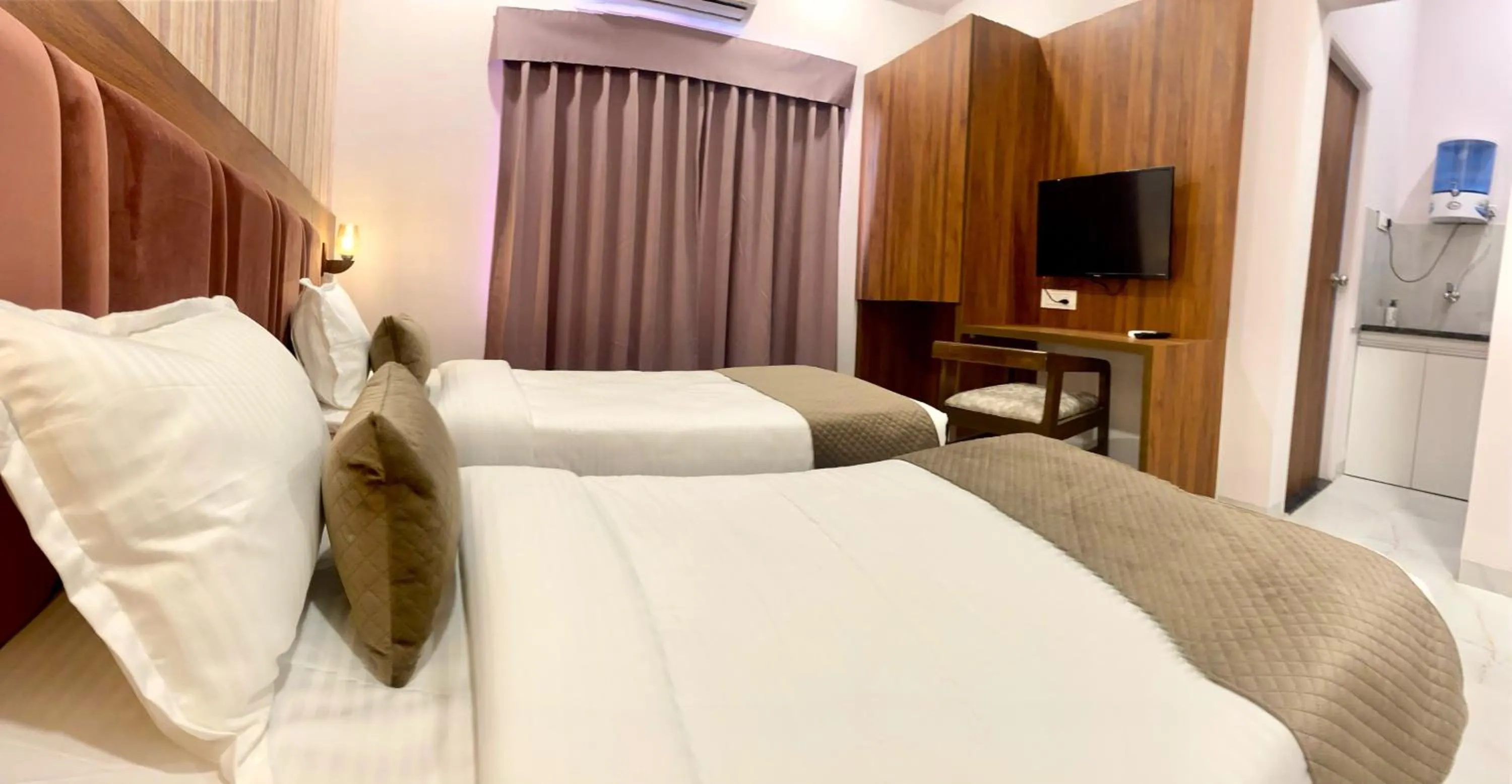 Bedroom, Bed in Hotel Mumbai House-LIG Behind CHL Hospital