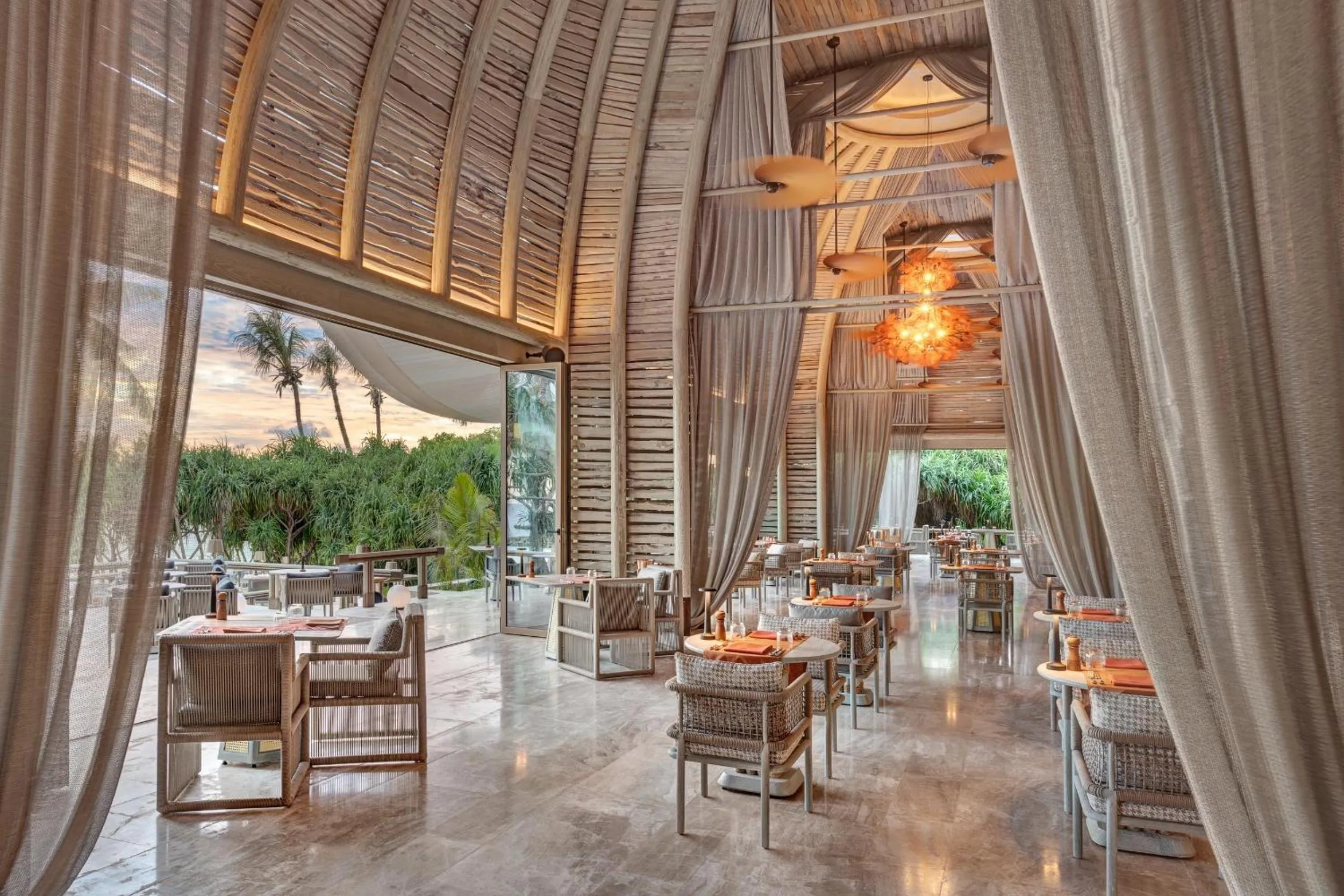 Restaurant/places to eat in JOALI BEING