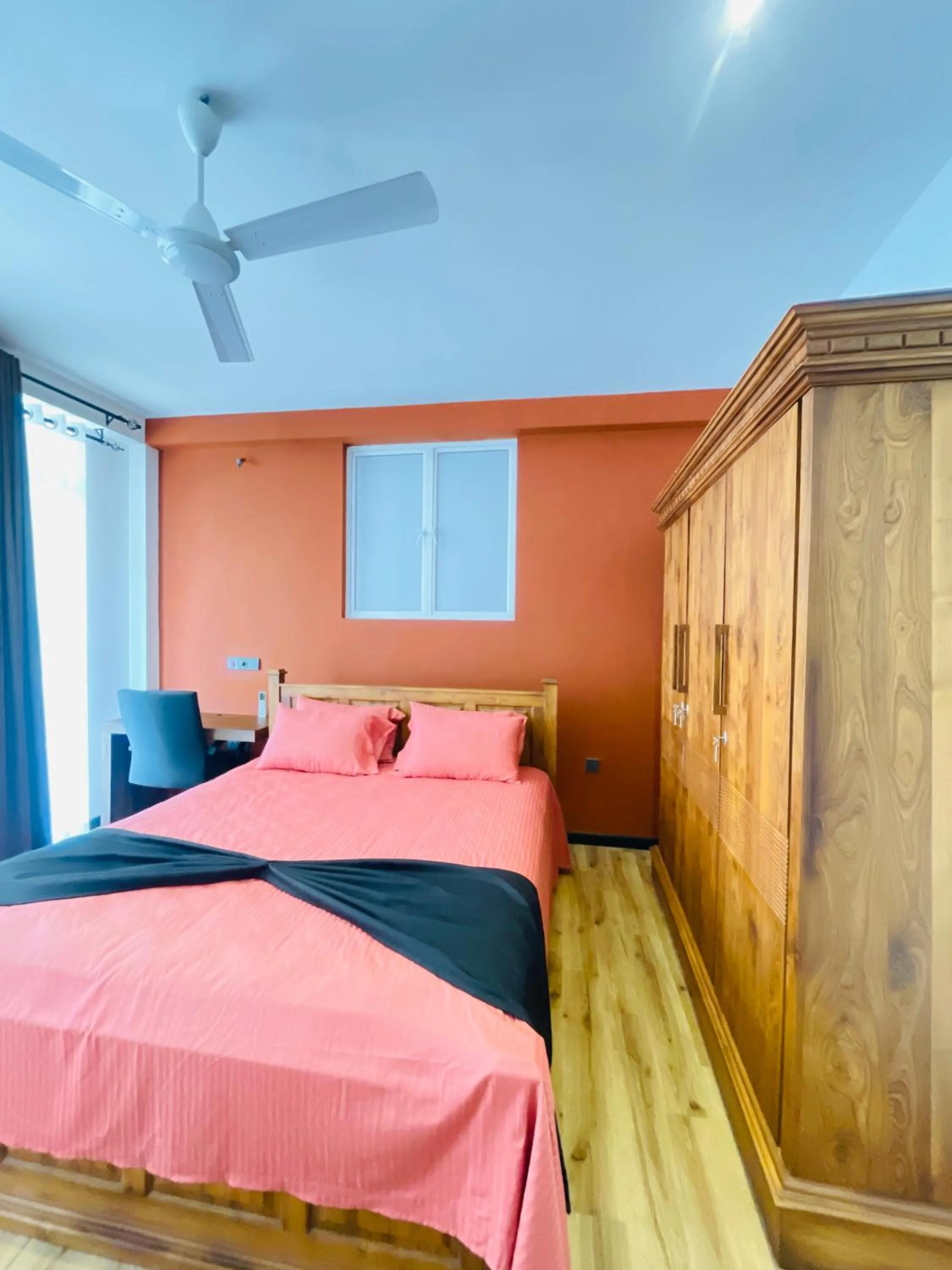 Photo of the whole room, Bed in White House Holiday Resort