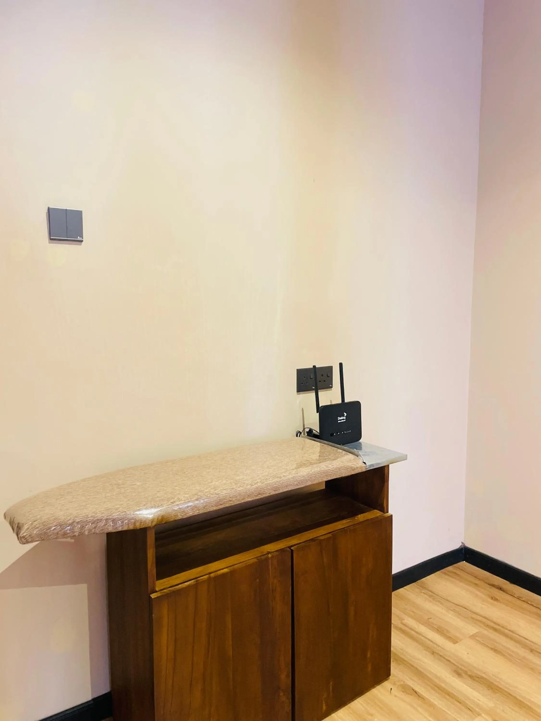 flat iron in White House Holiday Resort