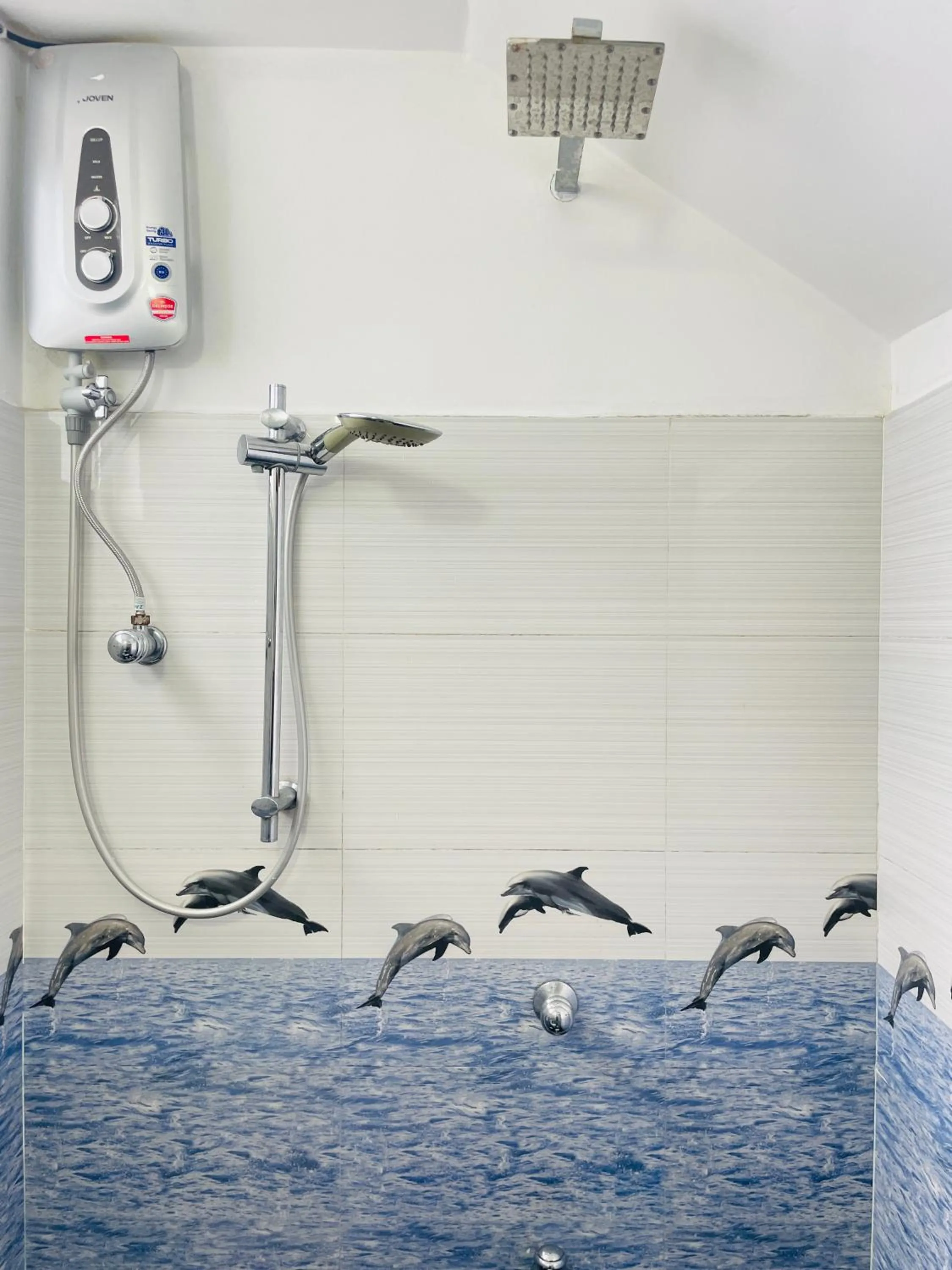 Shower in White House Holiday Resort