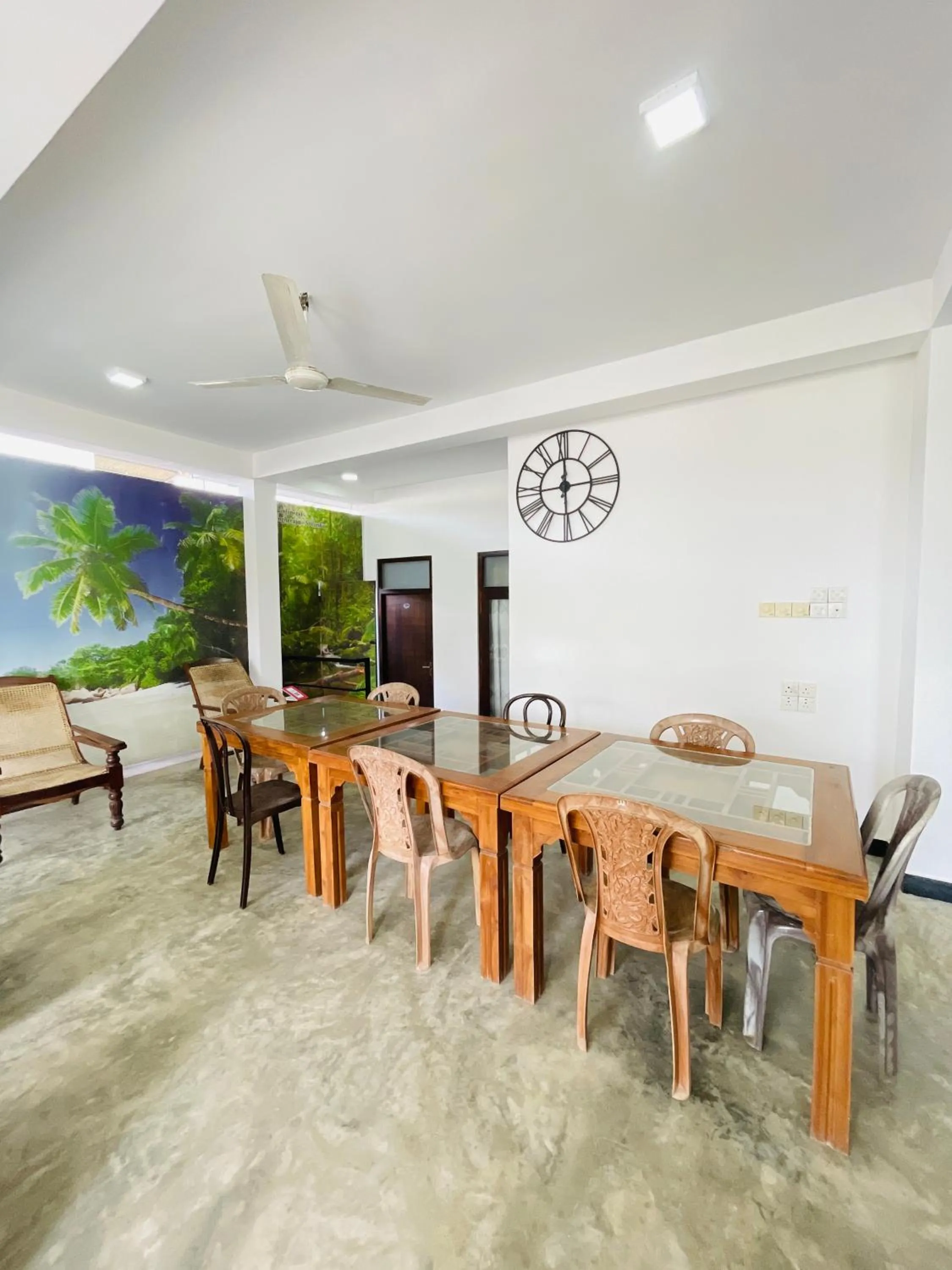 Restaurant/places to eat in White House Holiday Resort