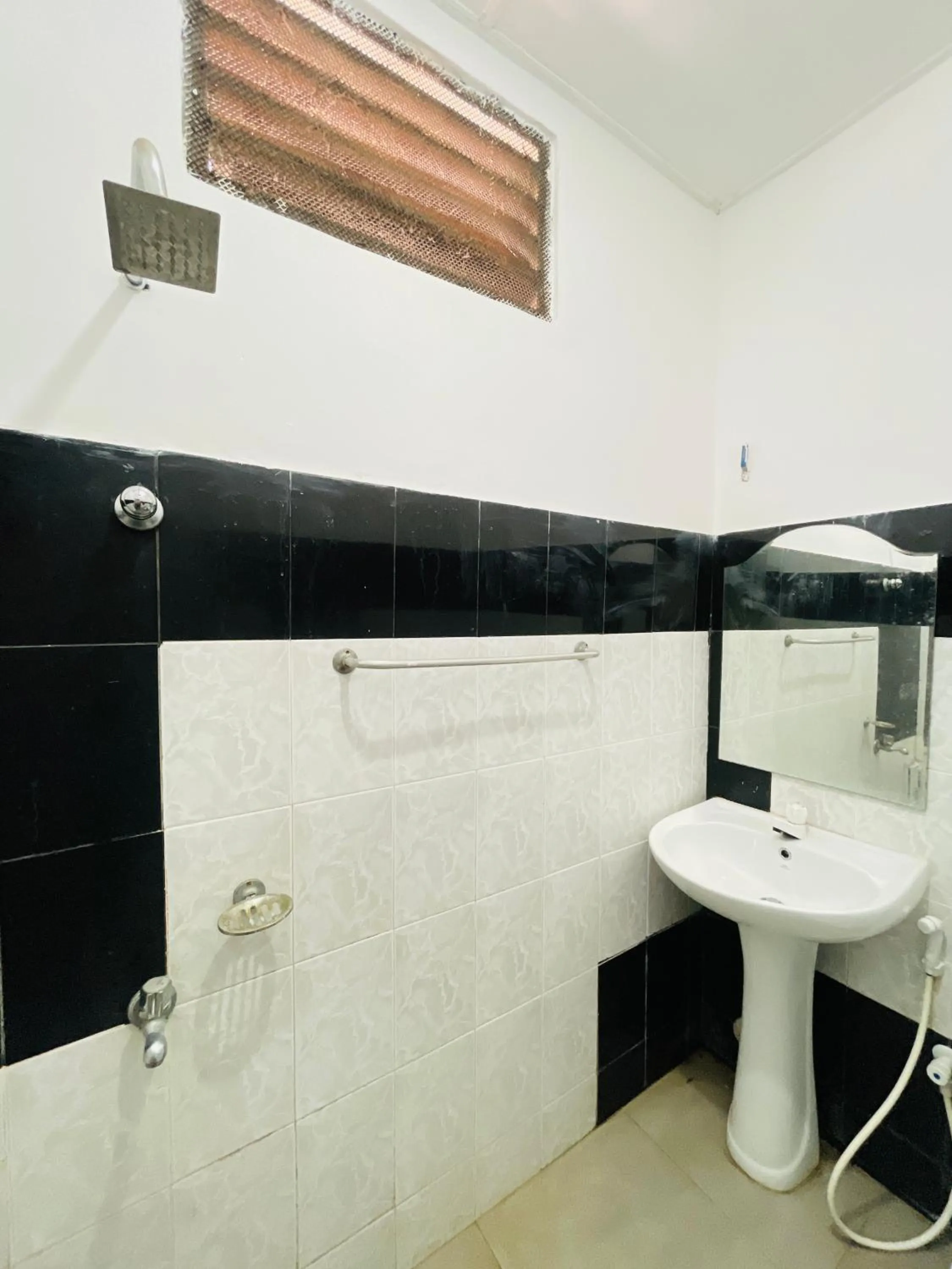 Shower in White House Holiday Resort