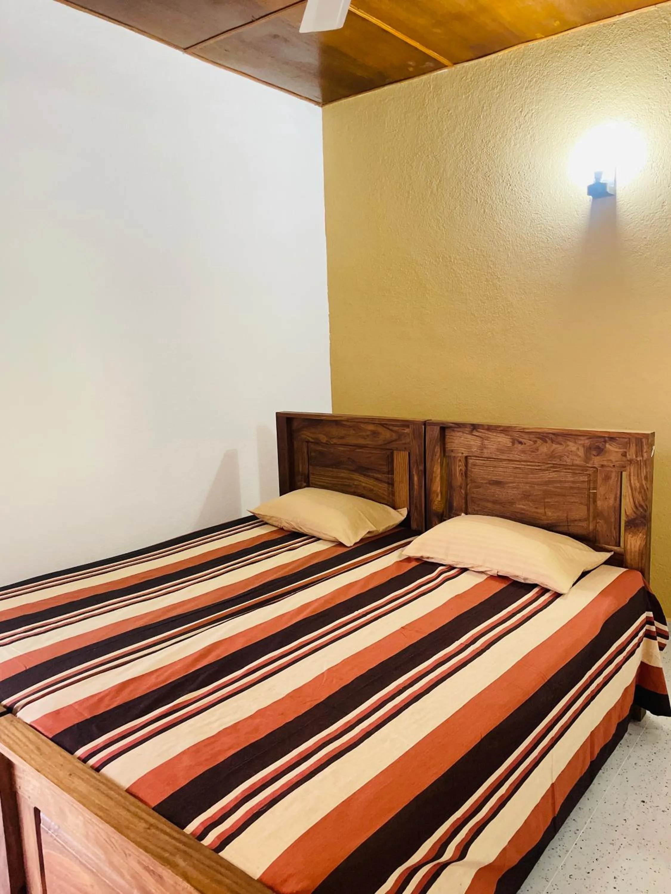 Photo of the whole room, Bed in White House Holiday Resort