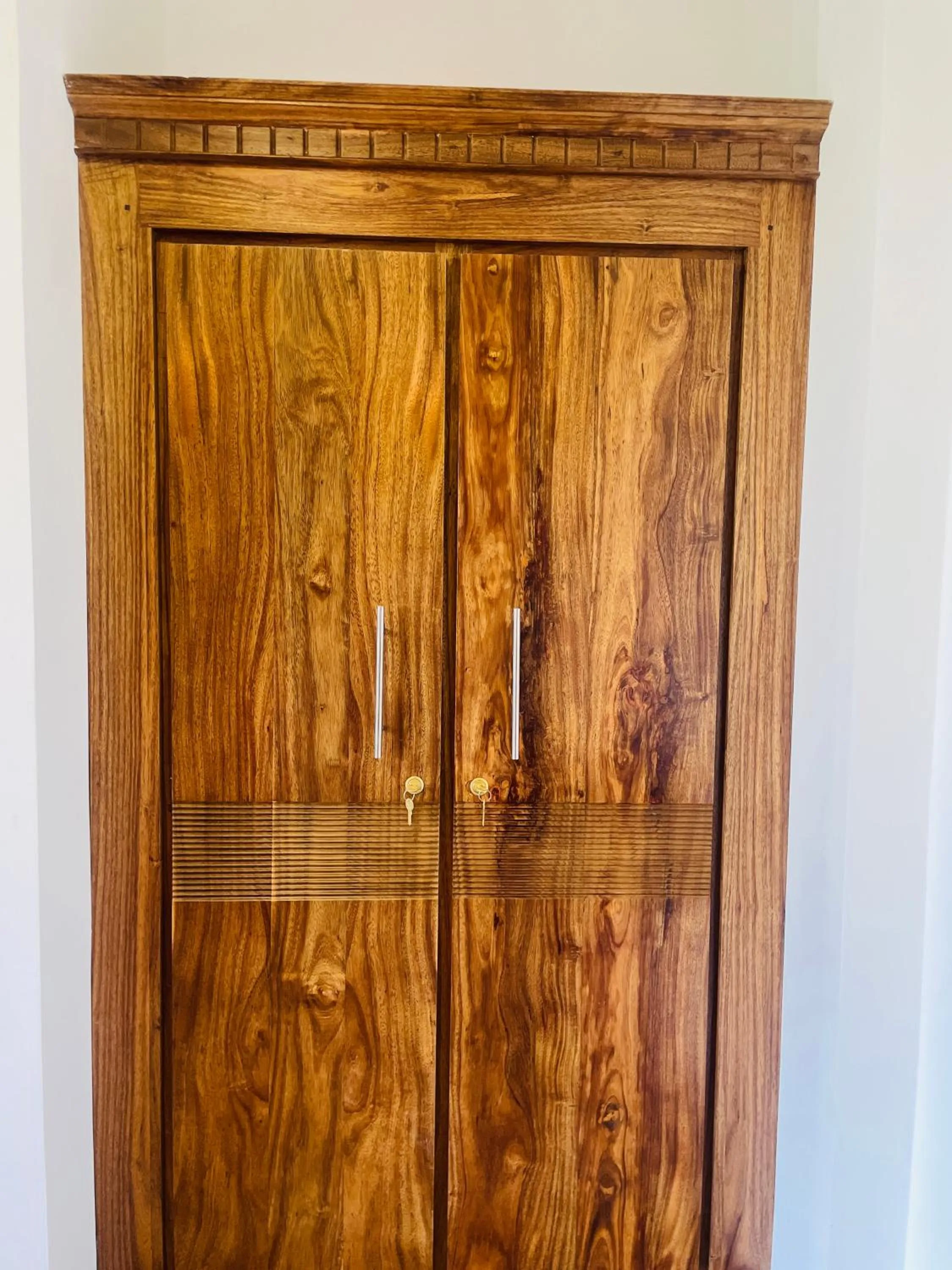 wardrobe in White House Holiday Resort